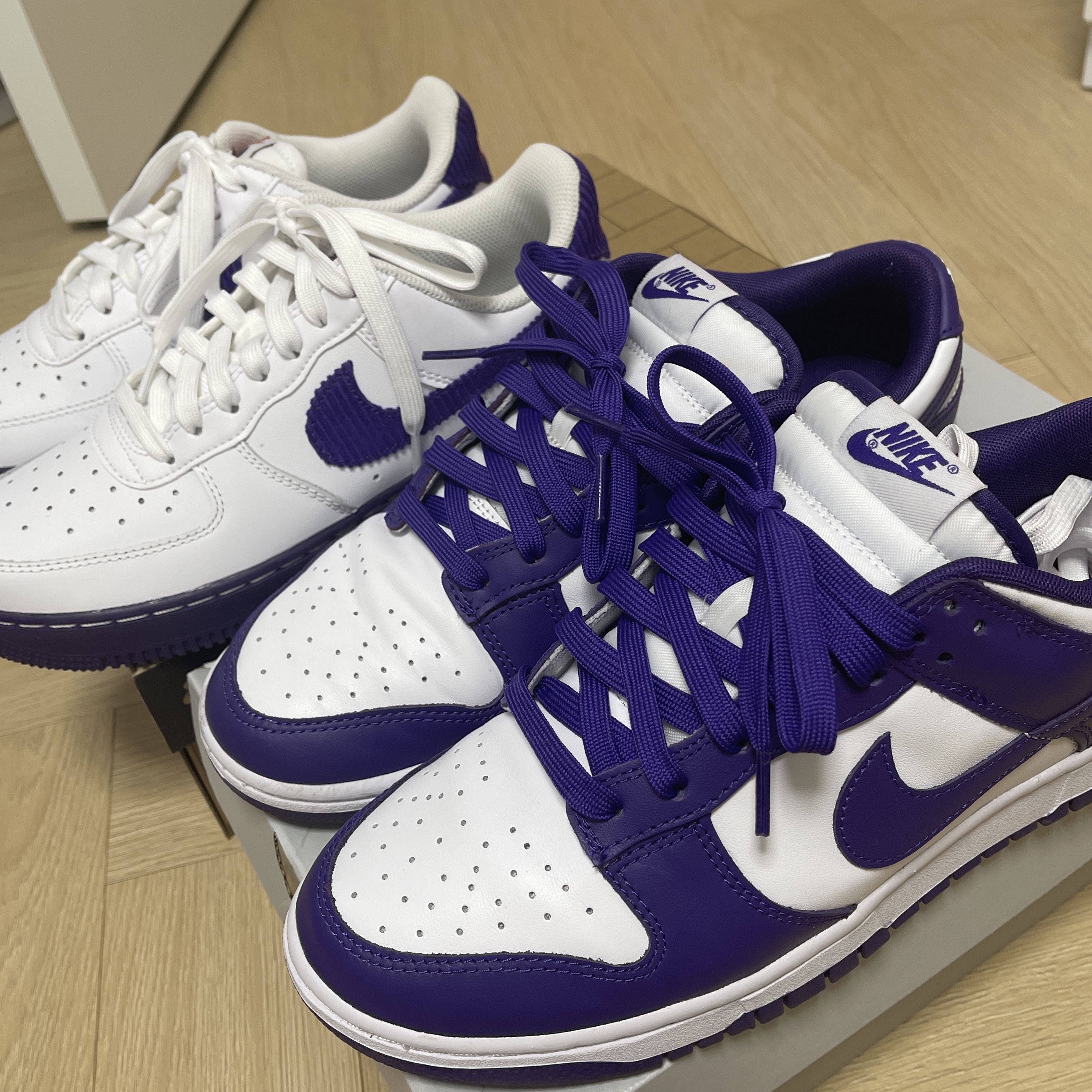 Nike Dunk Low Retro Championship Court Purple, Nike Air Force 1 '07 LV8 EMB White and Court Purple 착용 스타일