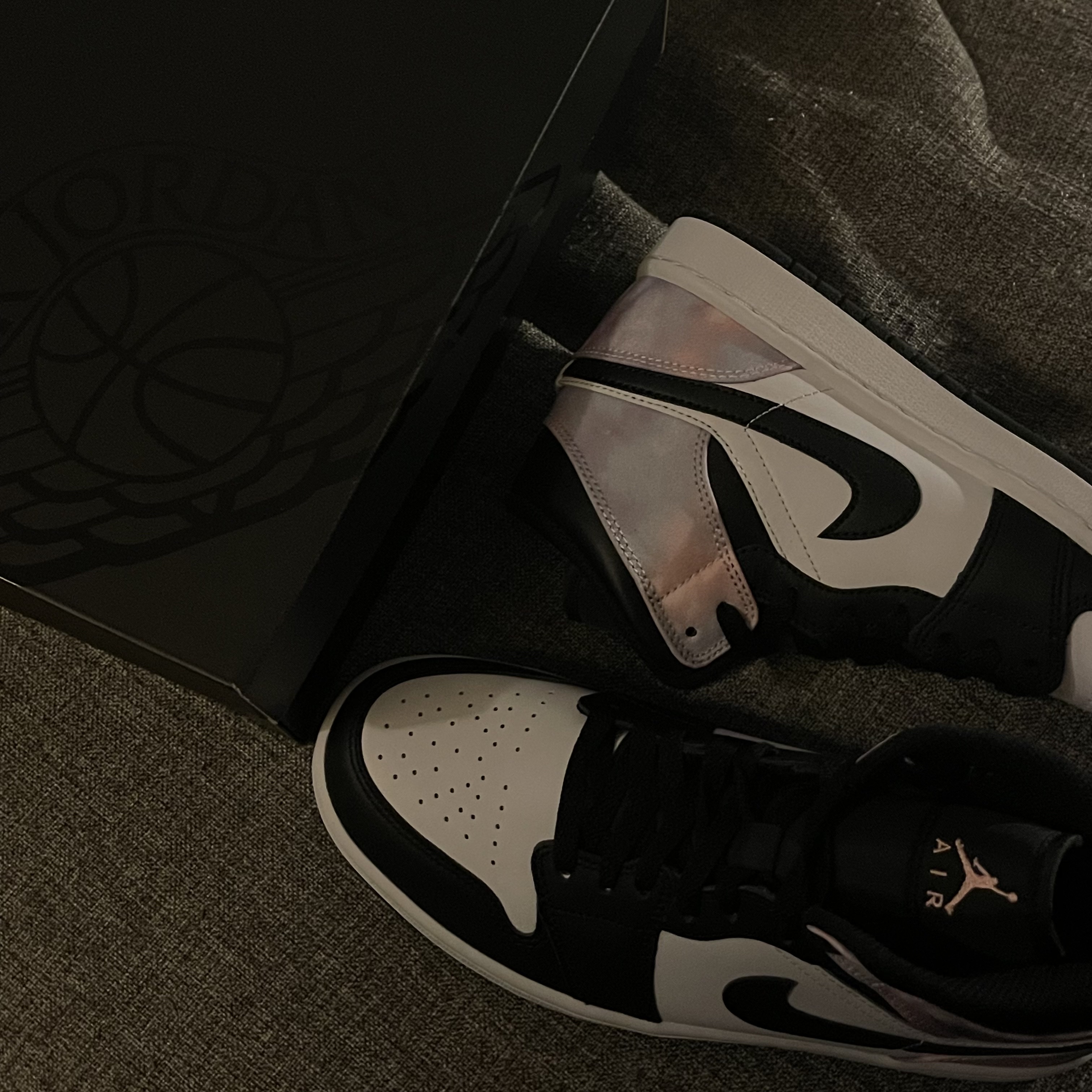 Jordan 1 Mid White Black Tie-Dye 착용 스타일 - 1