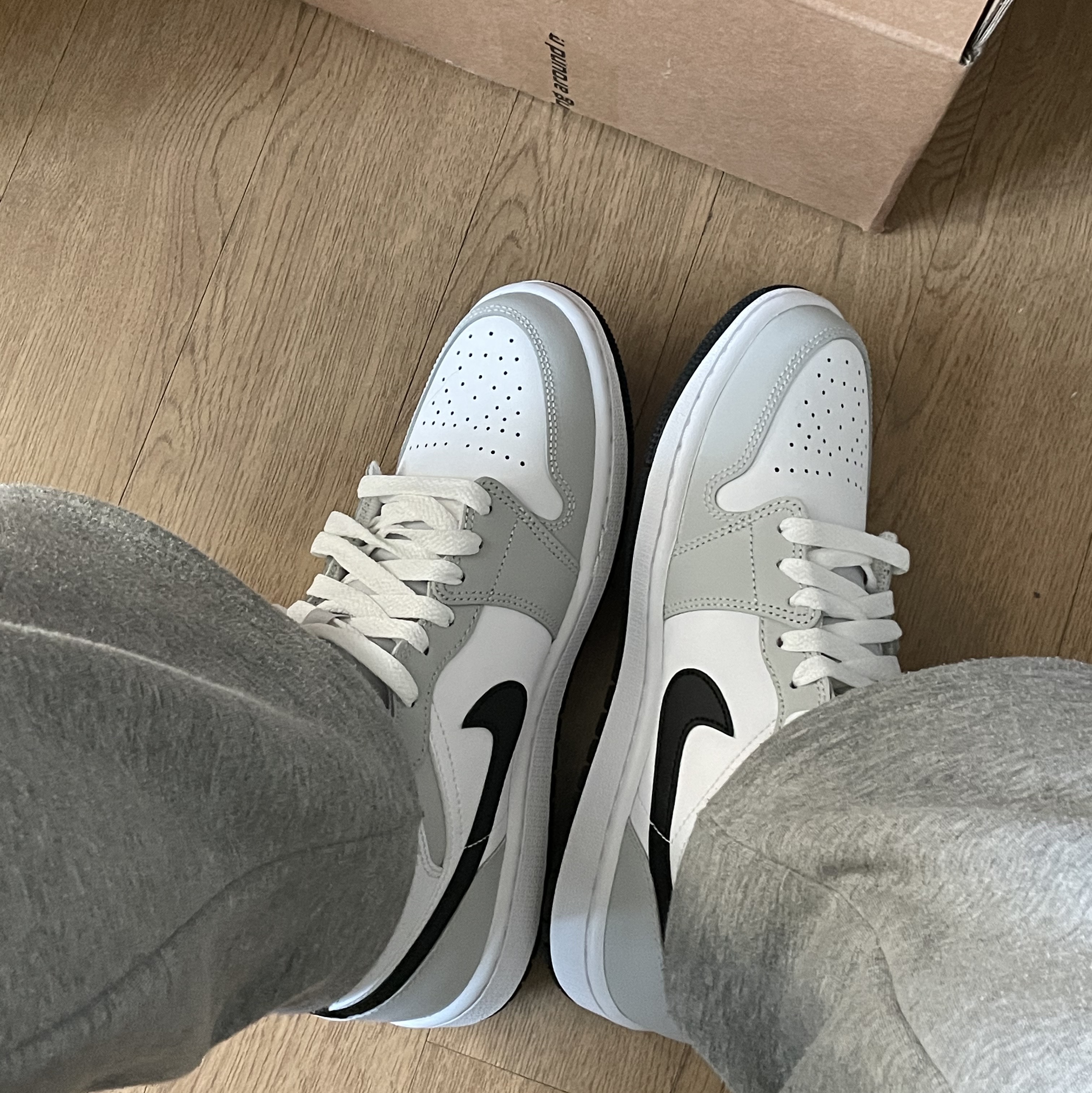 (W) Jordan 1 Mid Grey Fog 착용 스타일