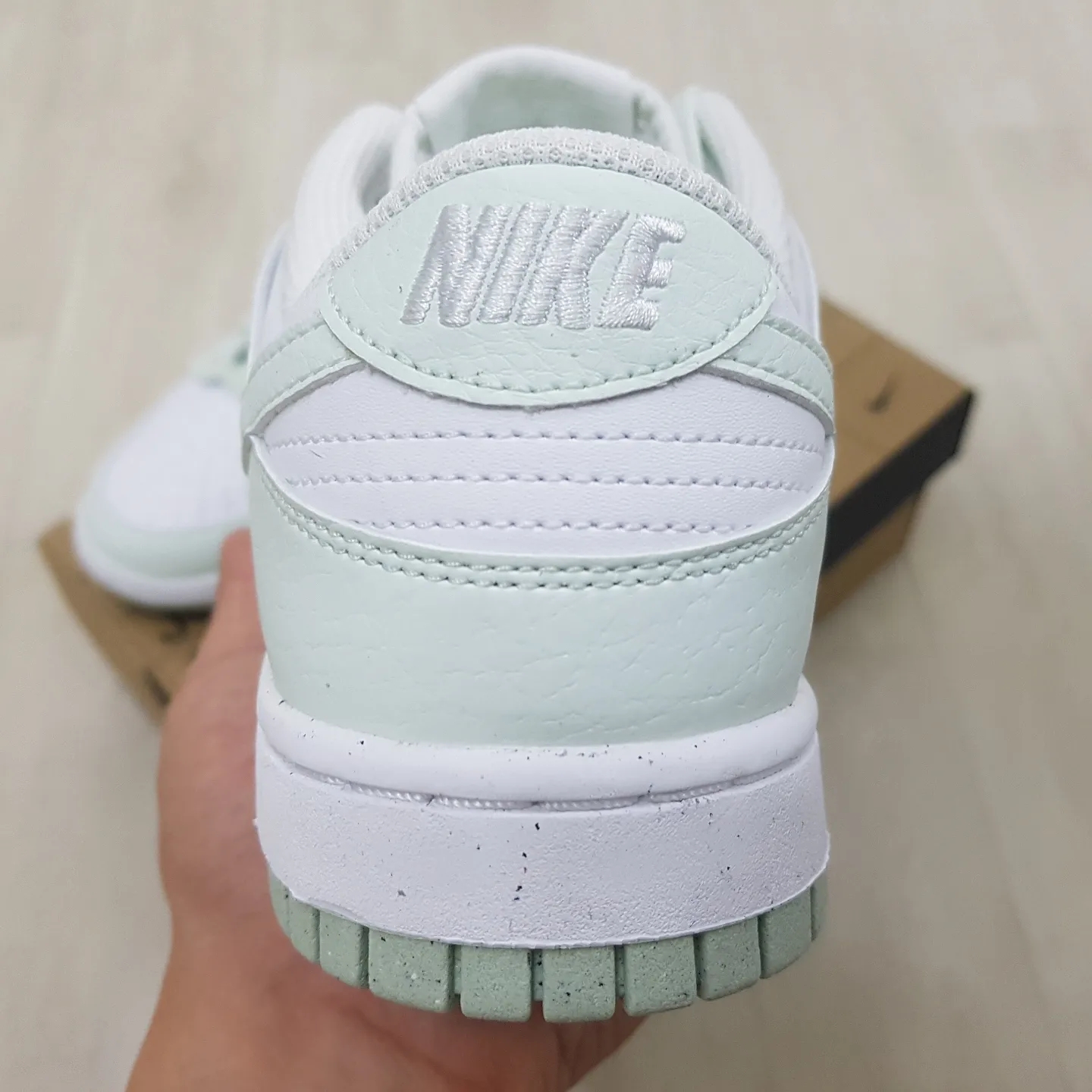 (W) Nike Dunk Low Next Nature Barely Green and White 착용 스타일 - 3