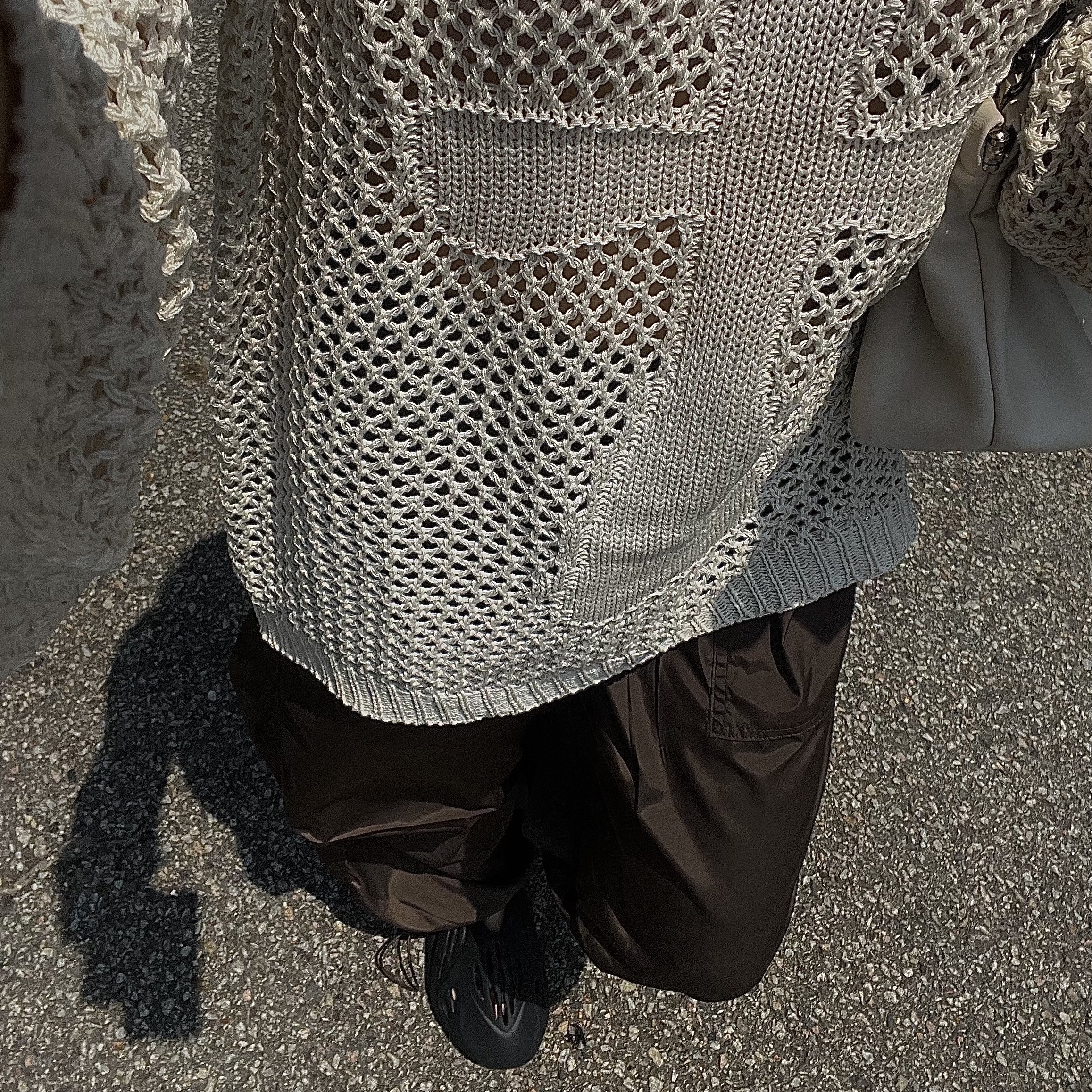 Adidas Yeezy Foam RNNR Onyx 착용 스타일 - 1