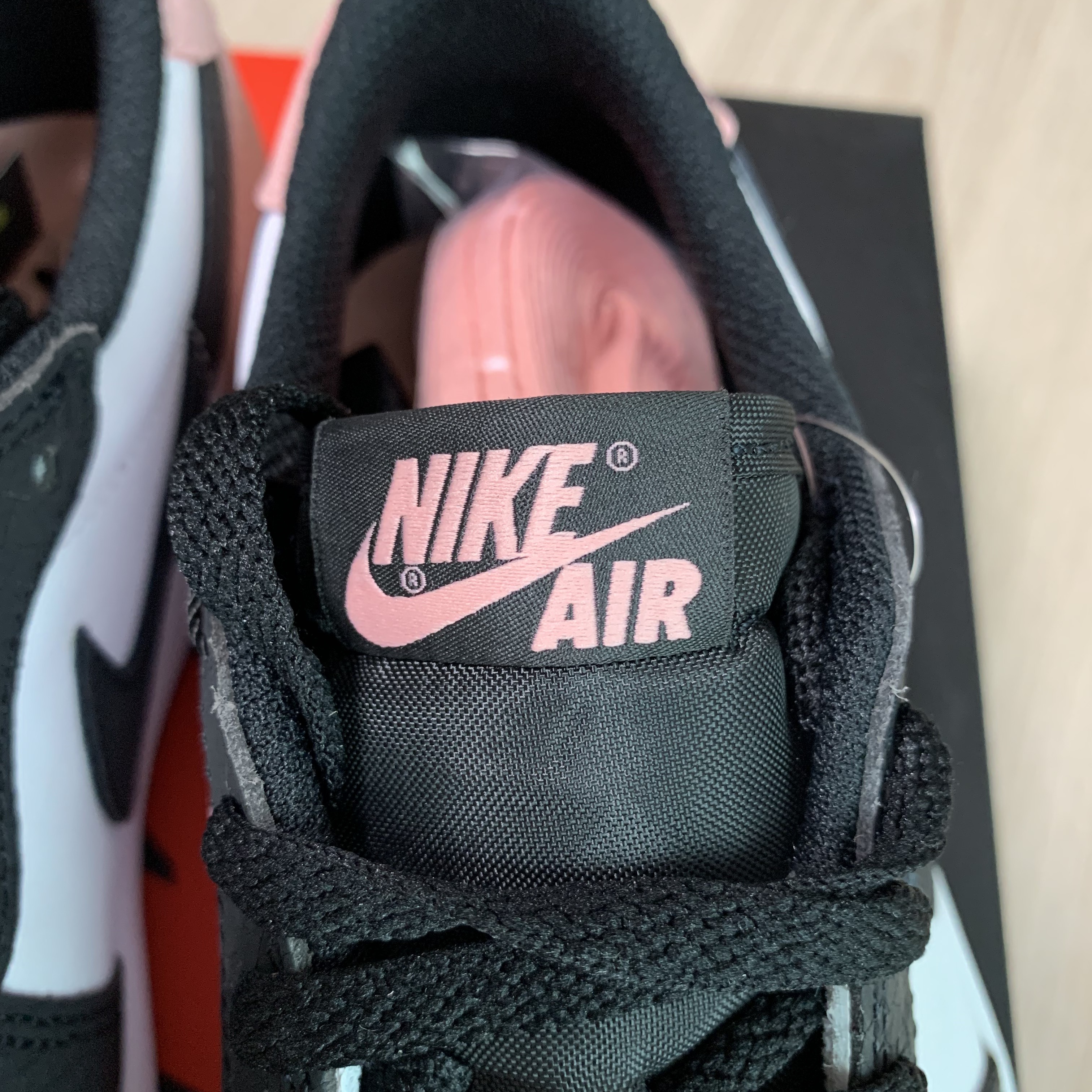 Jordan 1 Retro Low OG Bleached Coral 착용 스타일 - 3