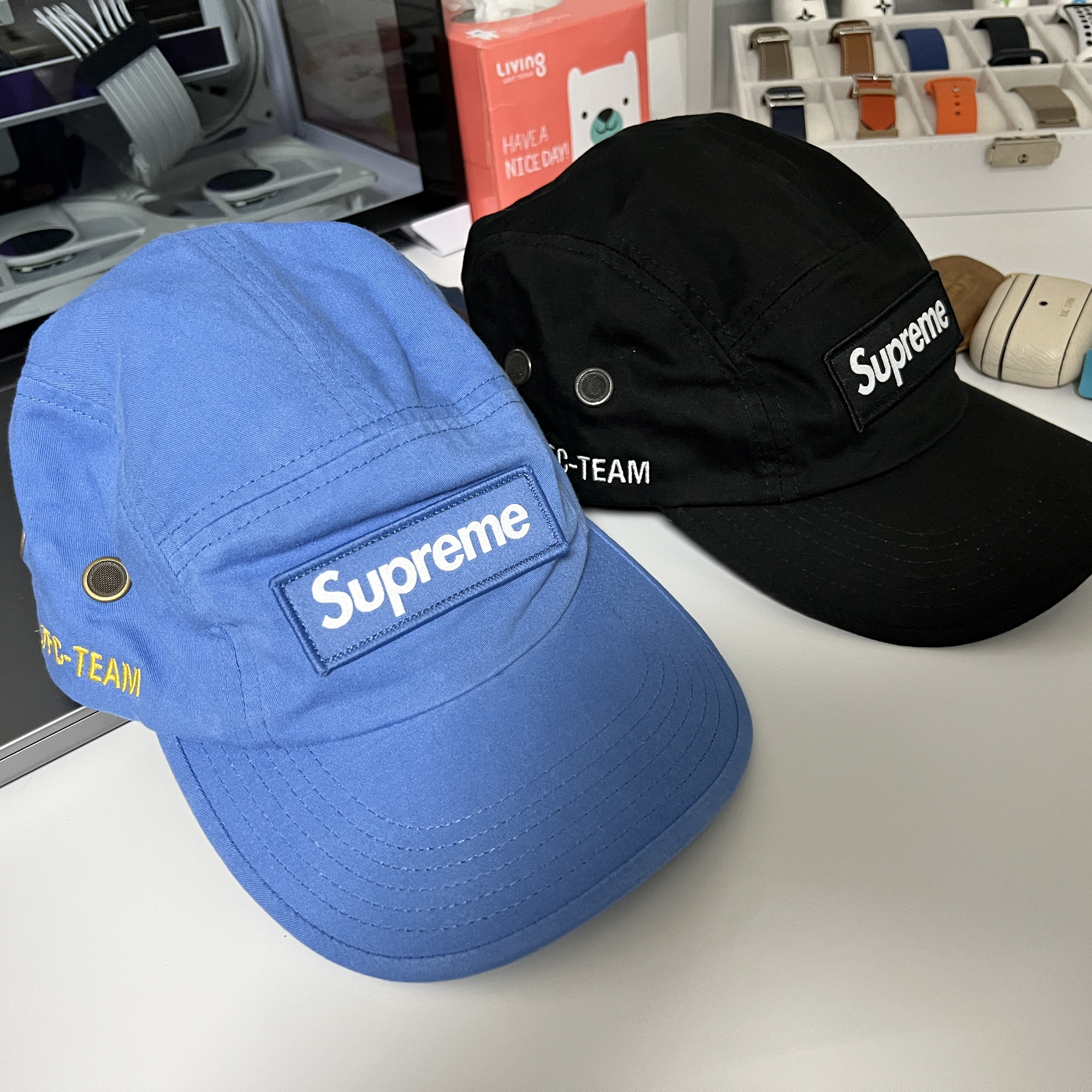 Supreme 2-Tone Twill Camp Cap Black - 22SS, Supreme Washed Chino Twill Camp Cap Teal - 22SS 착용 스타일 - 1
