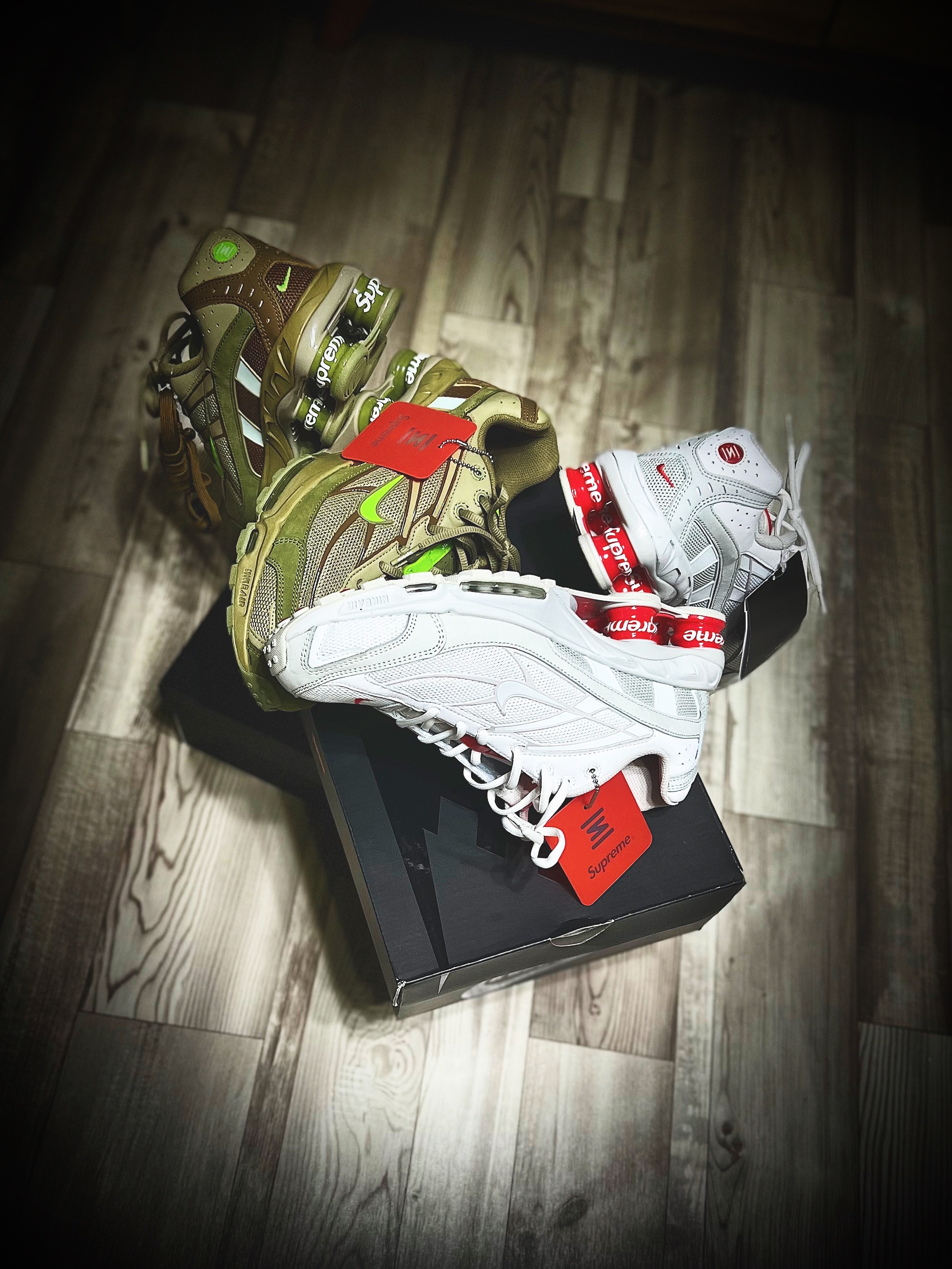 Nike x Supreme Shox Ride 2 SP Neutral Olive, Nike x Supreme Shox Ride 2 SP White 착용 스타일 - 3
