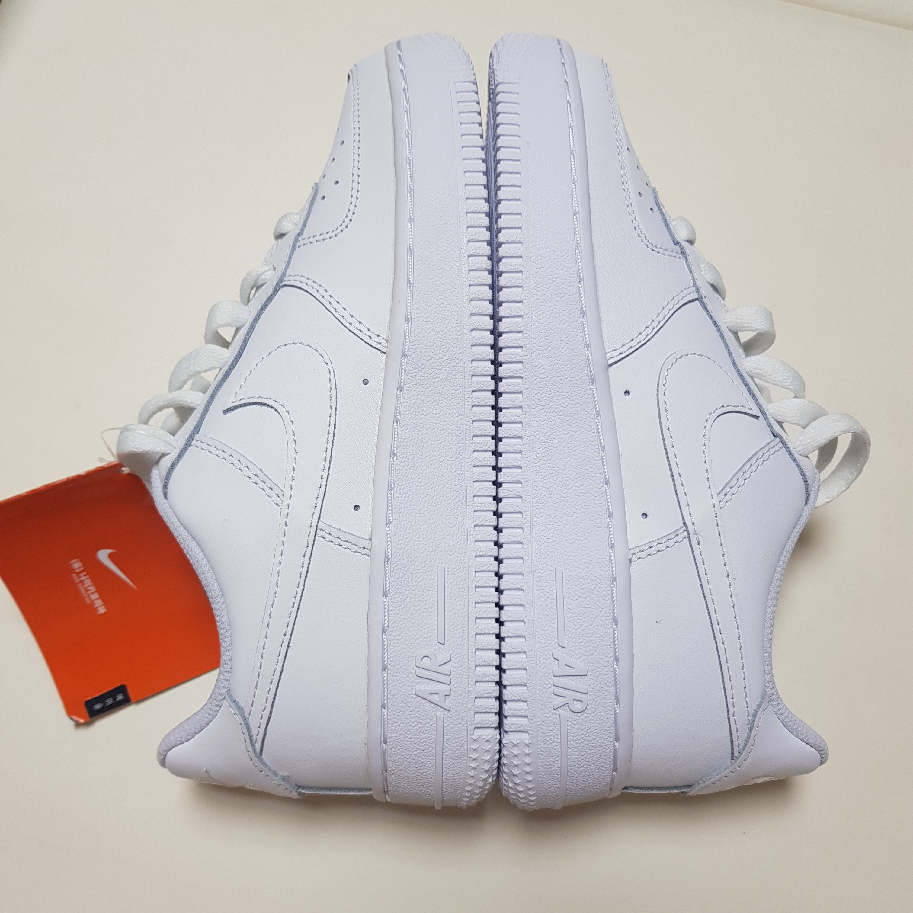 (GS) Nike Air Force 1 LE White 착용 스타일 - 1