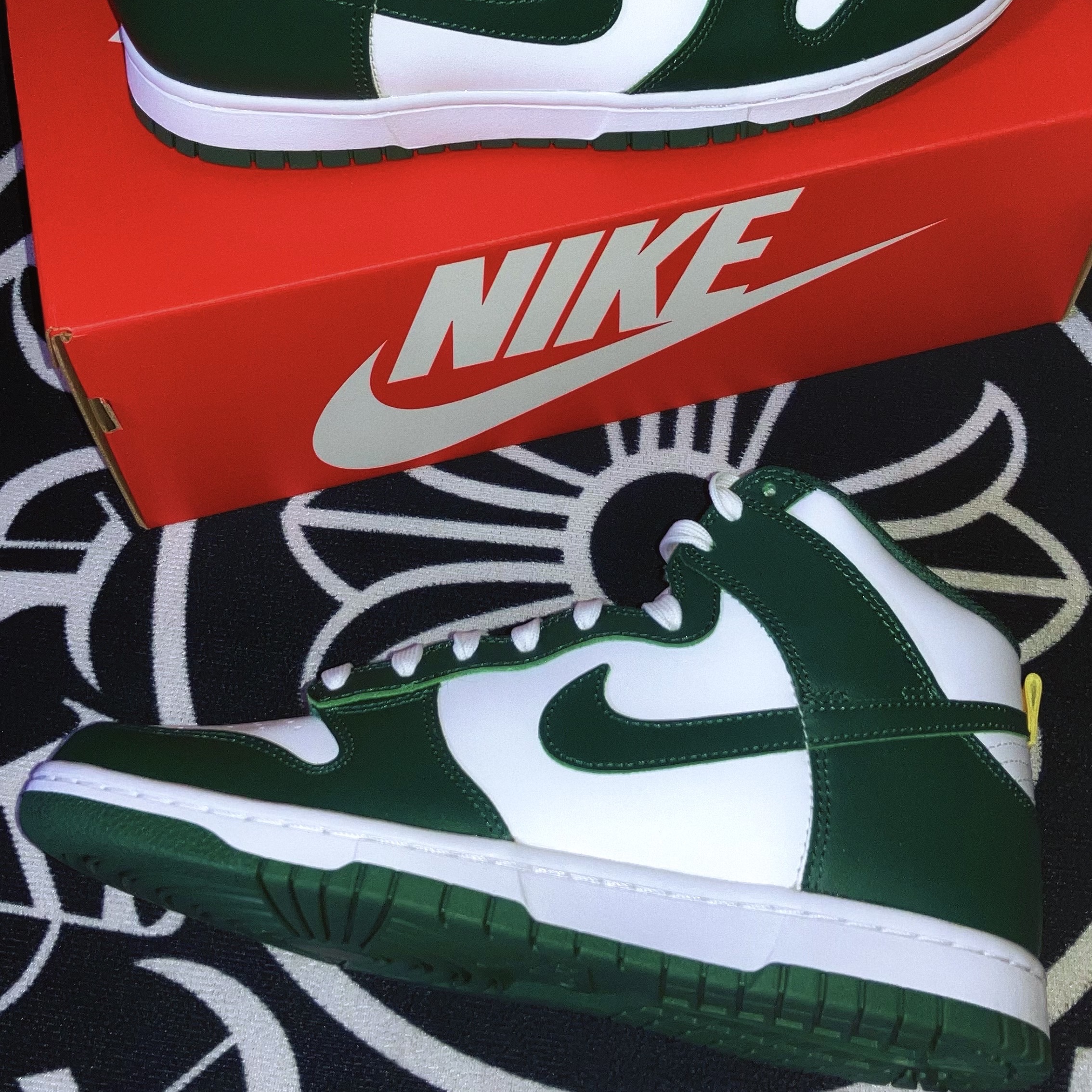 Nike Dunk High Retro Noble Green 착용 스타일