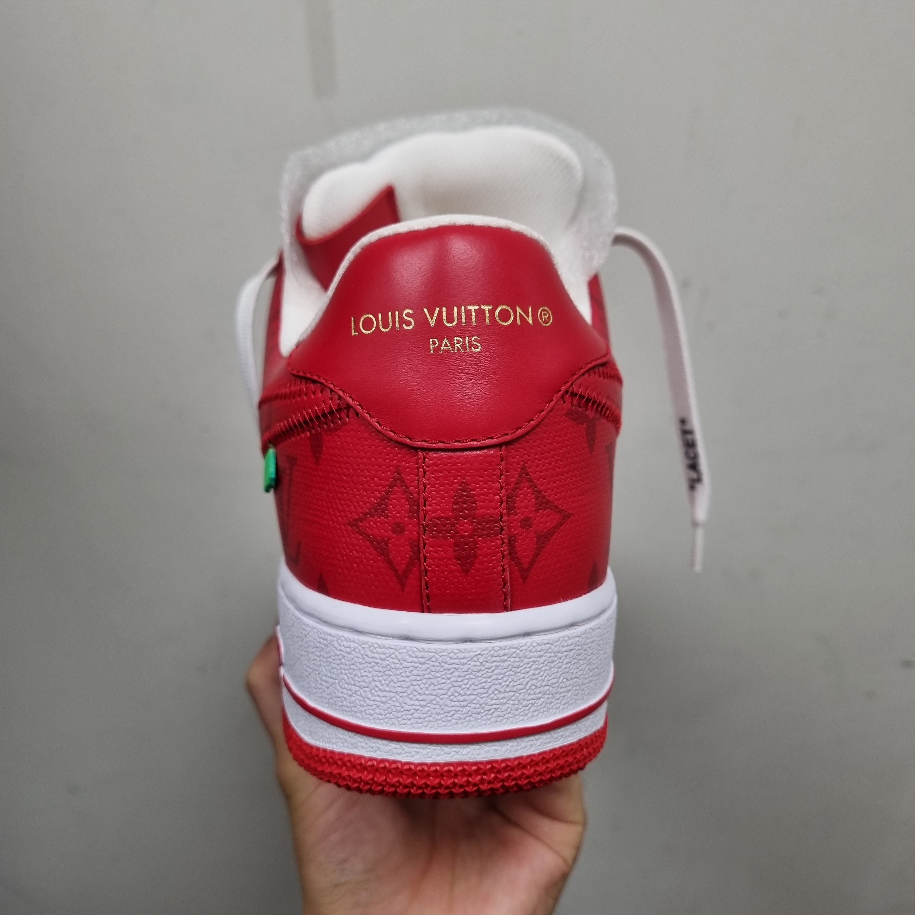 Louis Vuitton x Nike Air Force 1 Low by Virgil Abloh White Comet Red 착용 스타일 - 2