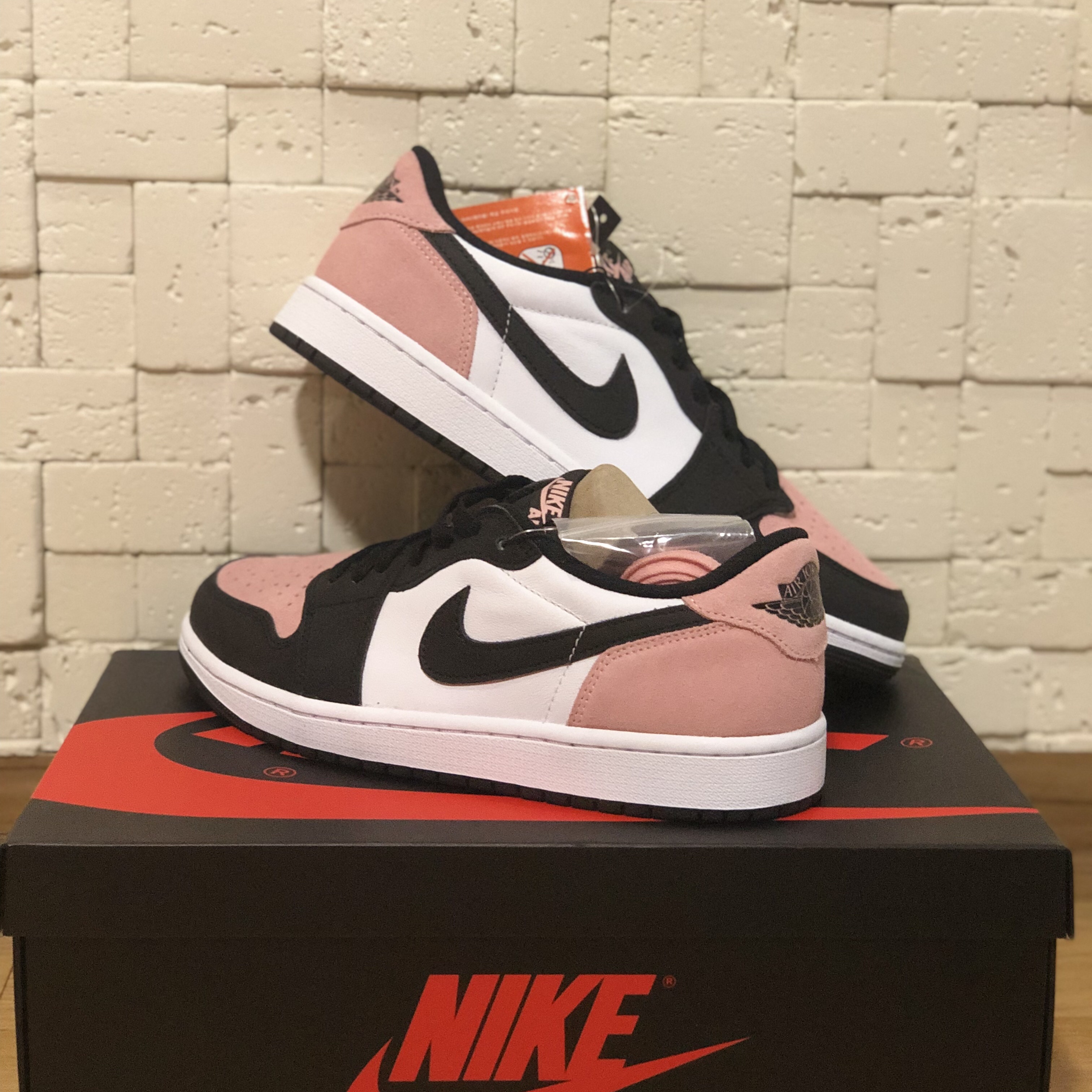 Jordan 1 Retro Low OG Bleached Coral 착용 스타일 - 2