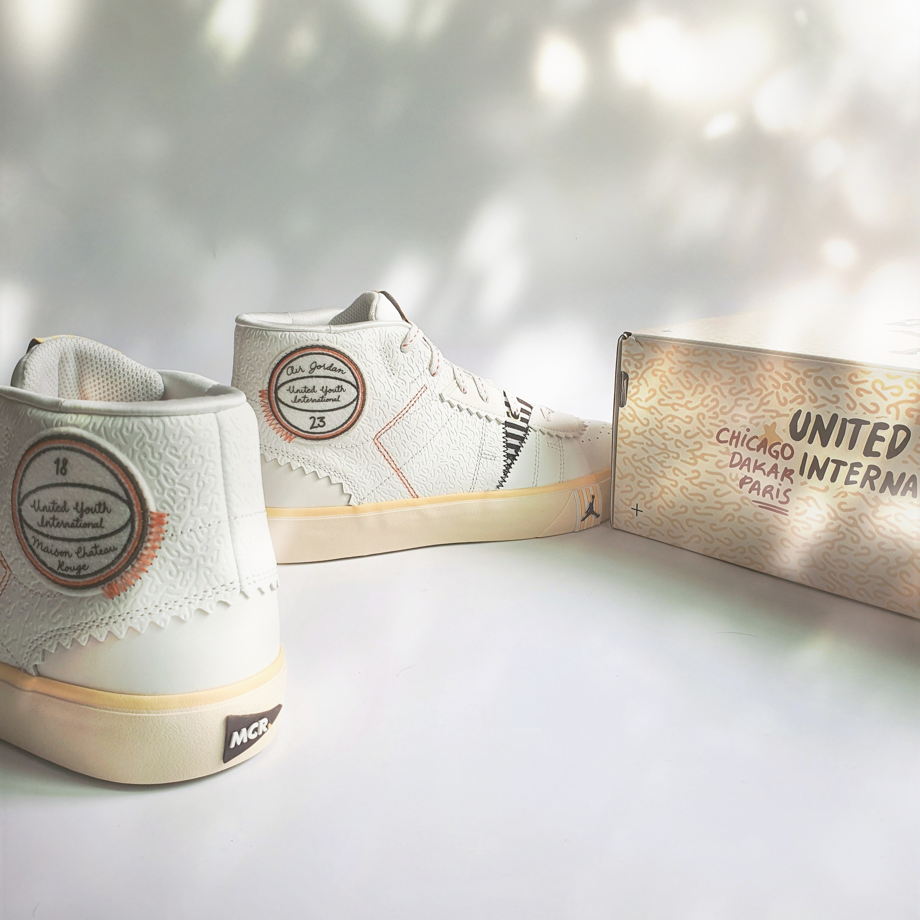 Jordan Series x Maison Chateau Rouge Mid SP Sail 착용 스타일