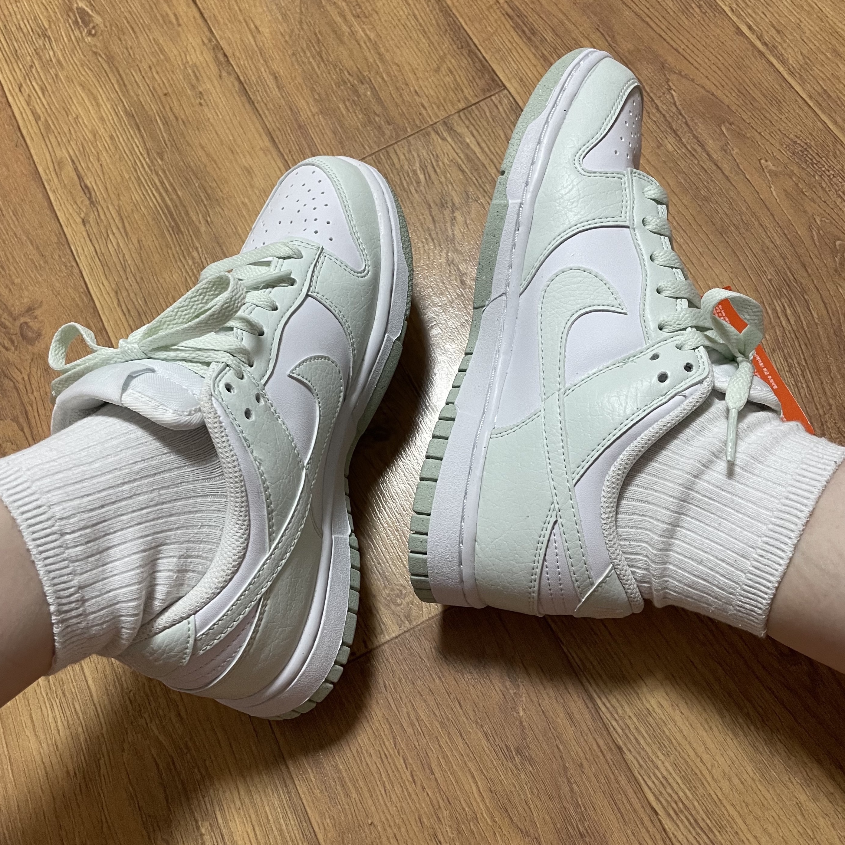 (W) Nike Dunk Low Next Nature Barely Green and White 착용 스타일