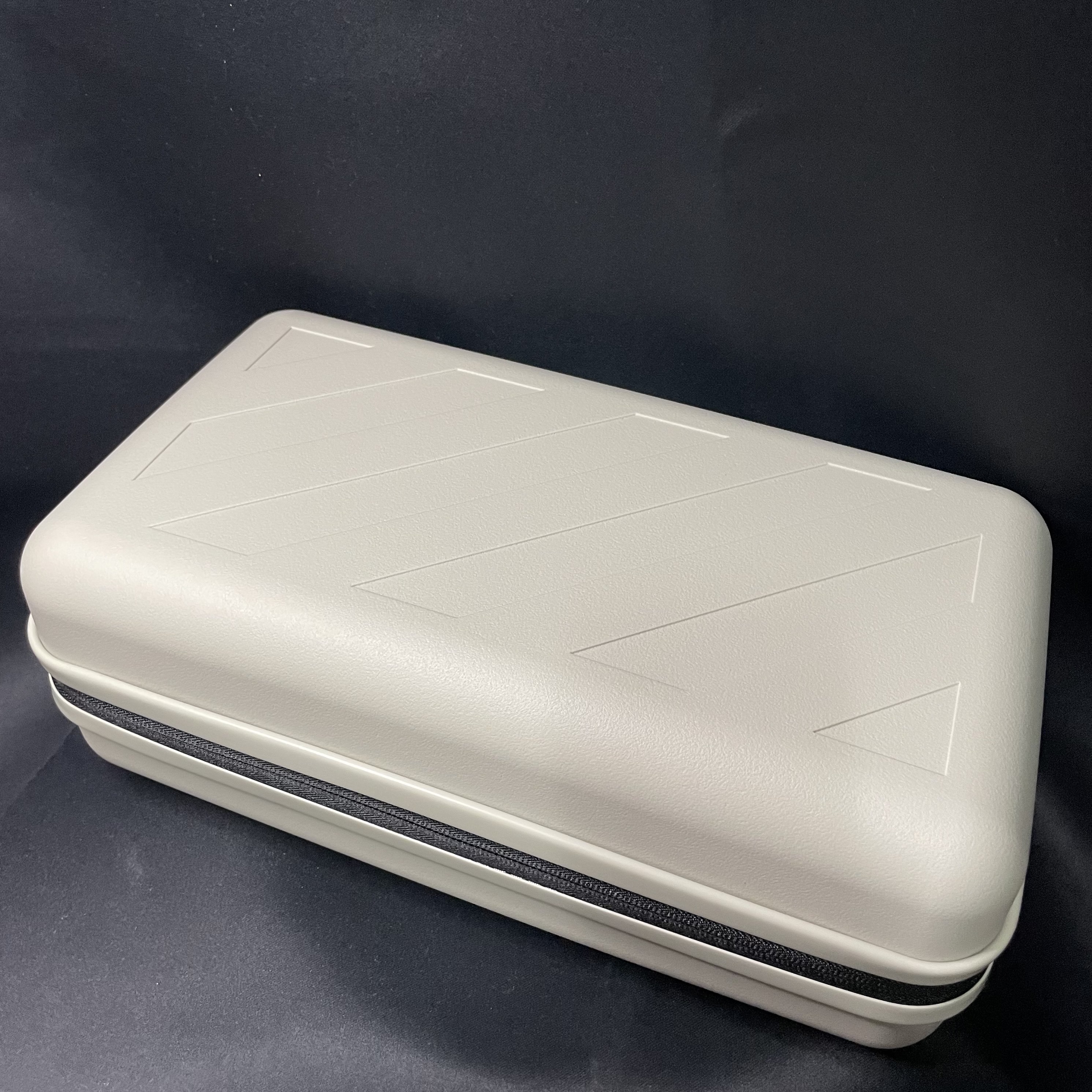 Off-White x Amore Pacific Protection Box (Without Cosmetics) 착용 스타일 - 2