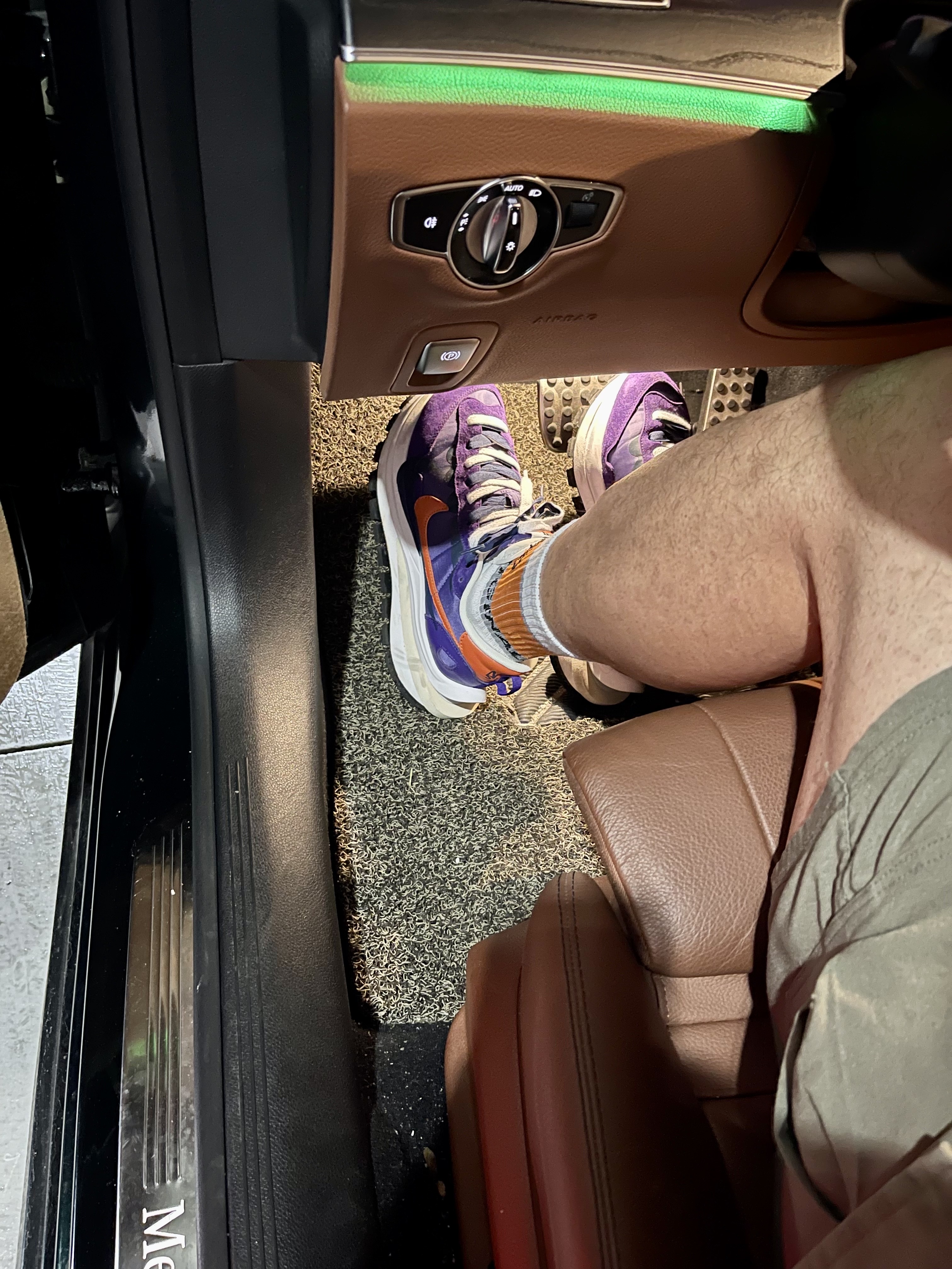 Nike x Sacai VaporWaffle Dark Iris 착용 스타일