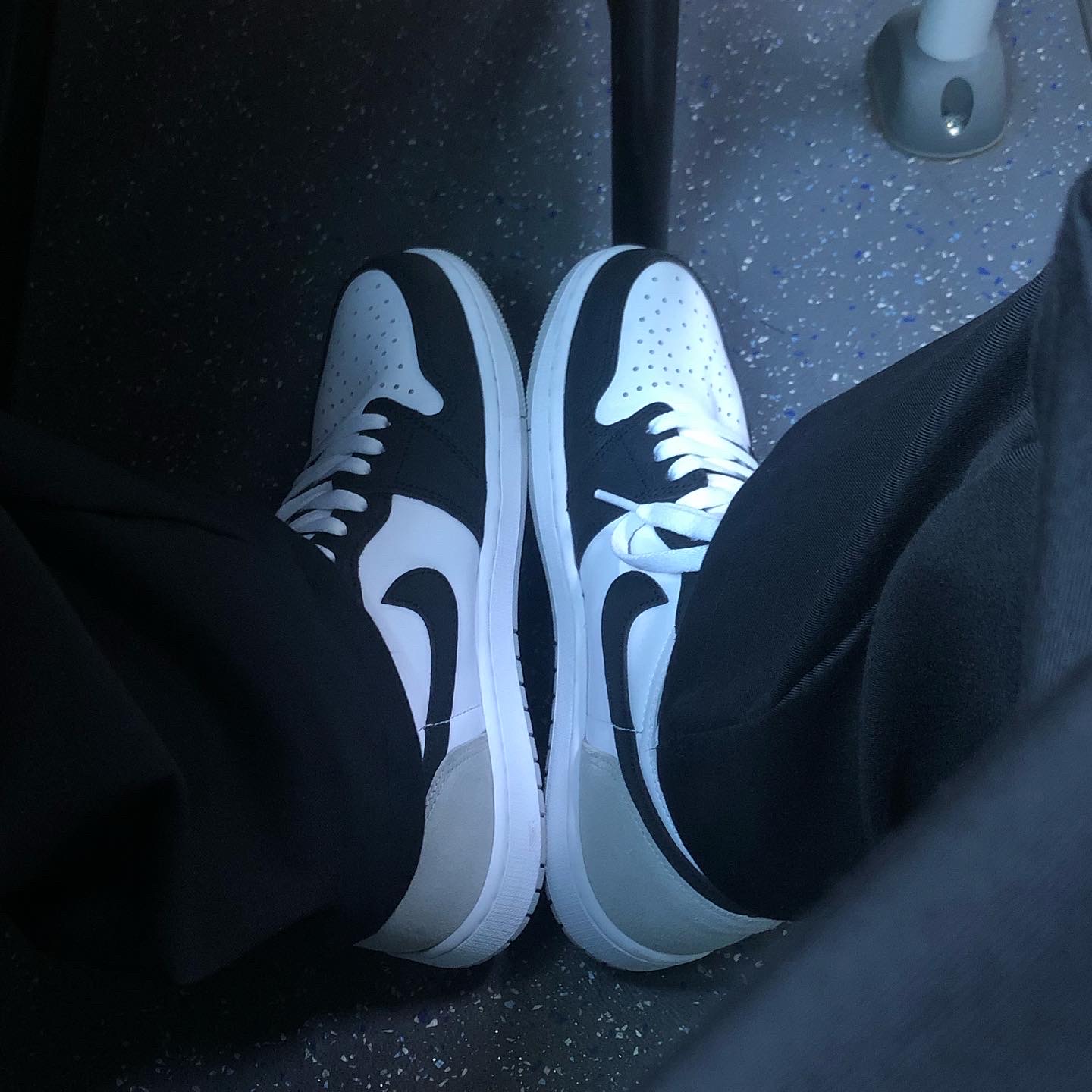 Jordan 1 Retro High OG Bleached Coral 착용 스타일 - 2