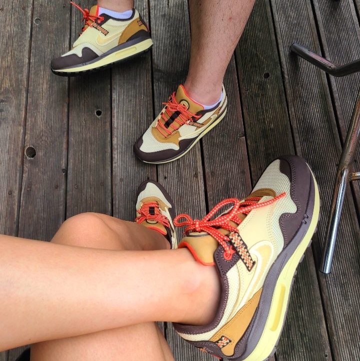 Nike x Travis Scott Air Max 1 Cact.us Brown 착용 스타일