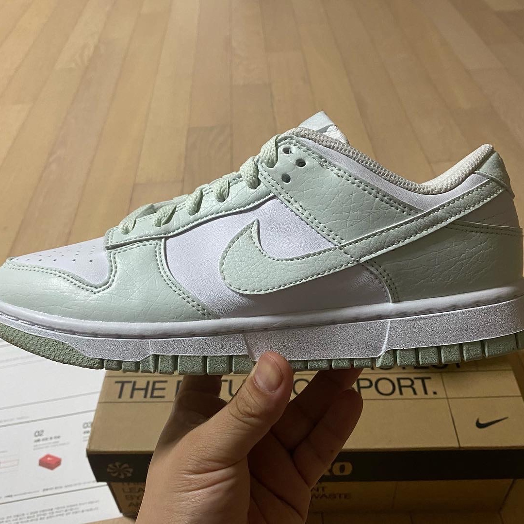 (W) Nike Dunk Low Next Nature Barely Green and White 착용 스타일 - 1