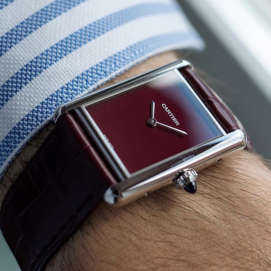Cartier Tank Must Watch Large Quartz Steel Alligator Skin Claret 착용 스타일