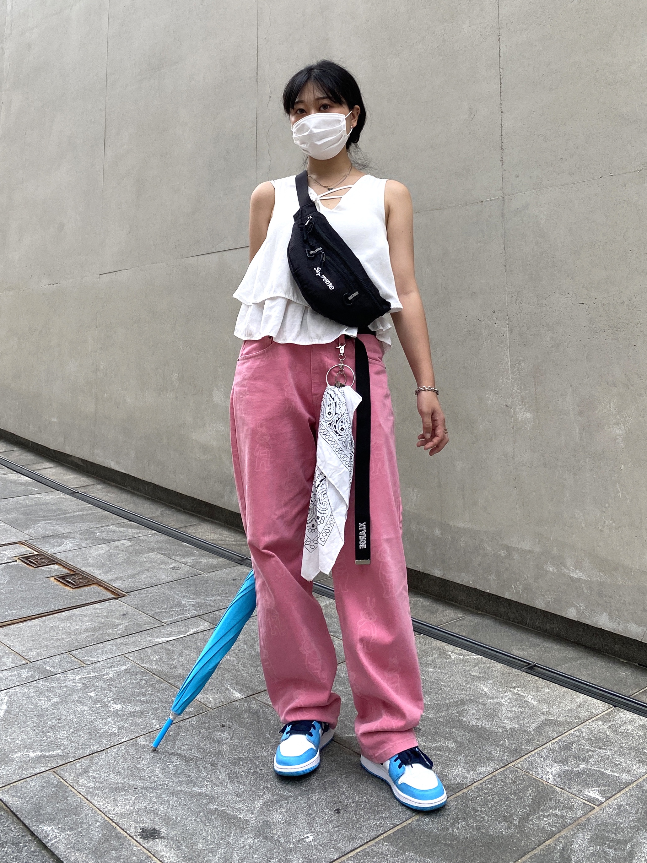 (GS) Jordan 1 Low Dark Powder Blue, Supreme Waist Bag Black - 19SS 착용 스타일