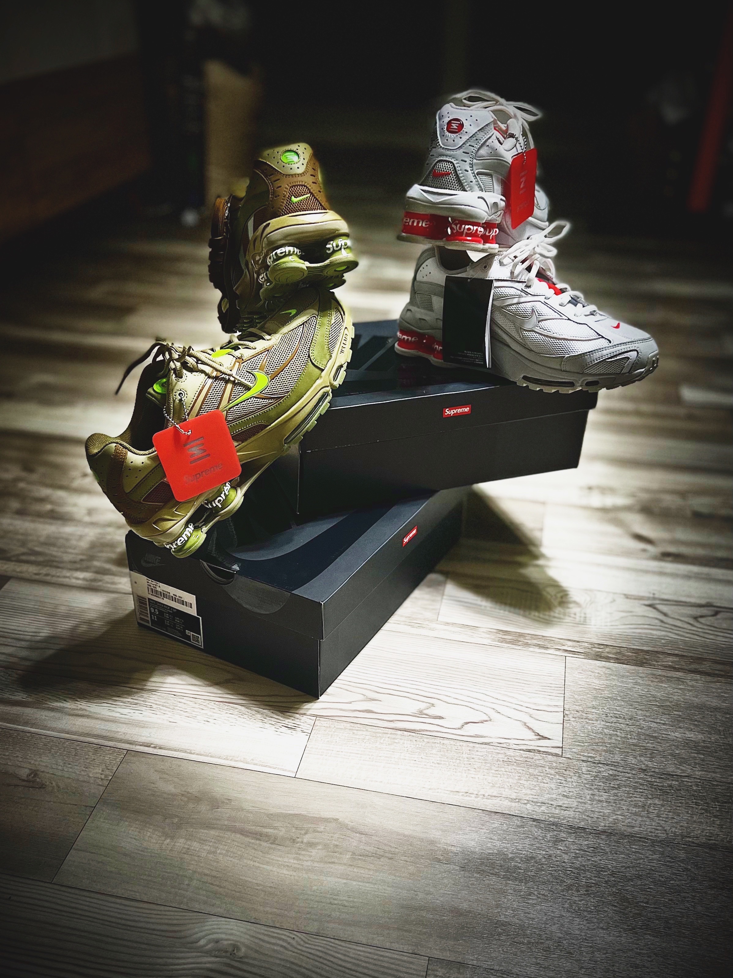 Nike x Supreme Shox Ride 2 SP Neutral Olive, Nike x Supreme Shox Ride 2 SP White 착용 스타일 - 1