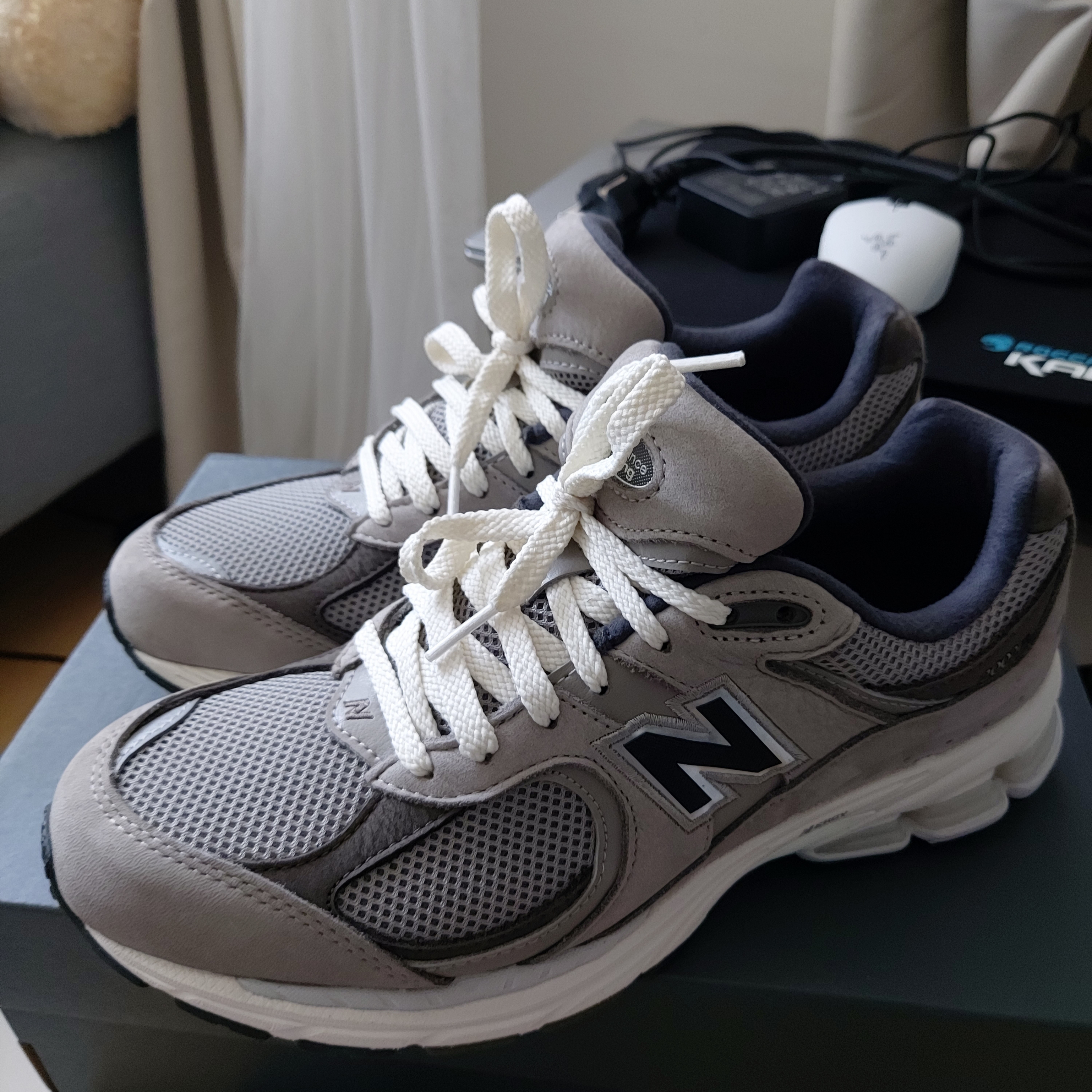 New Balance 2002 Warm Alpaca 착용 스타일 - 1