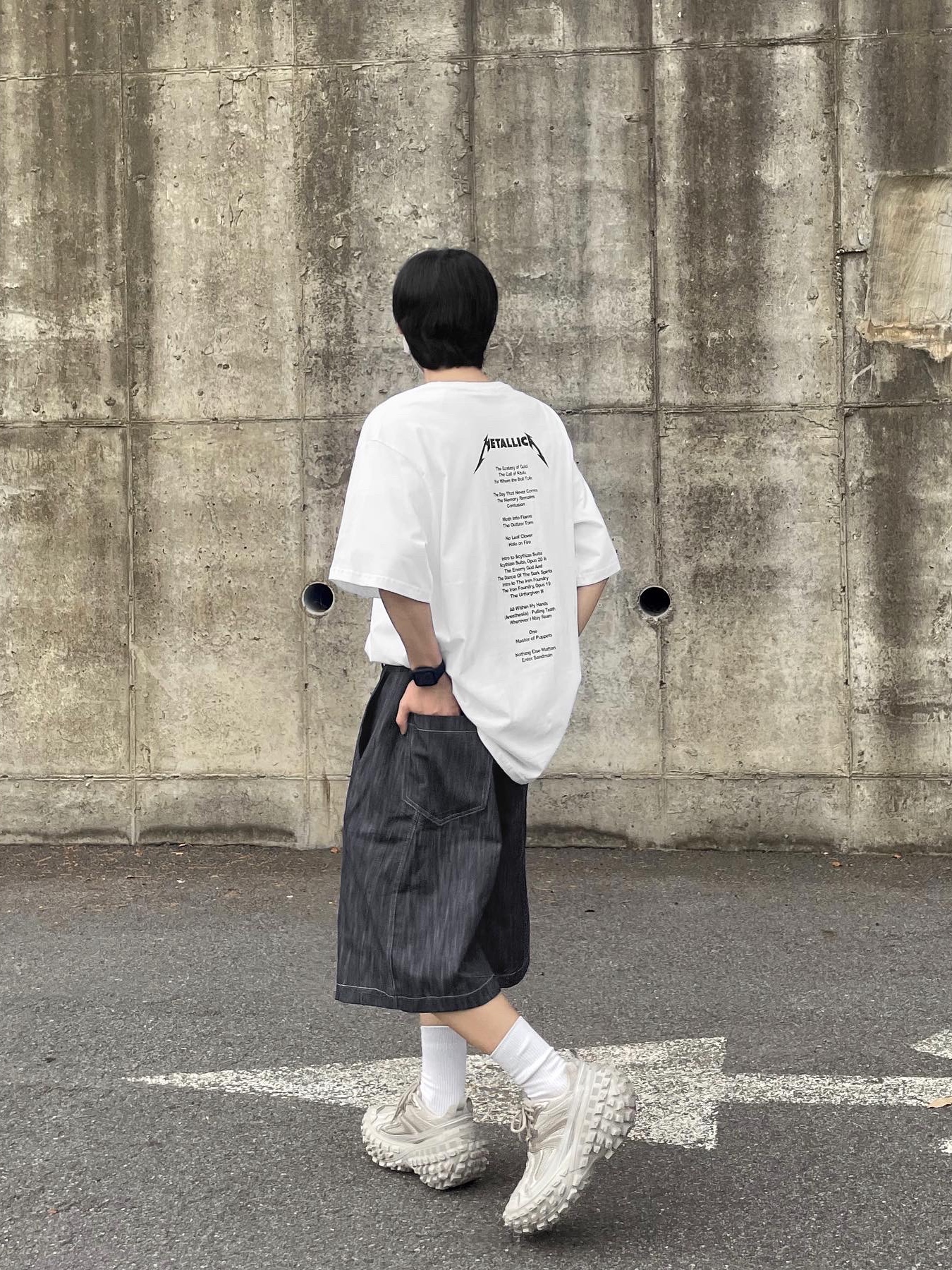 Balenciaga Defender Sneakers Beige 착용 스타일 - 2