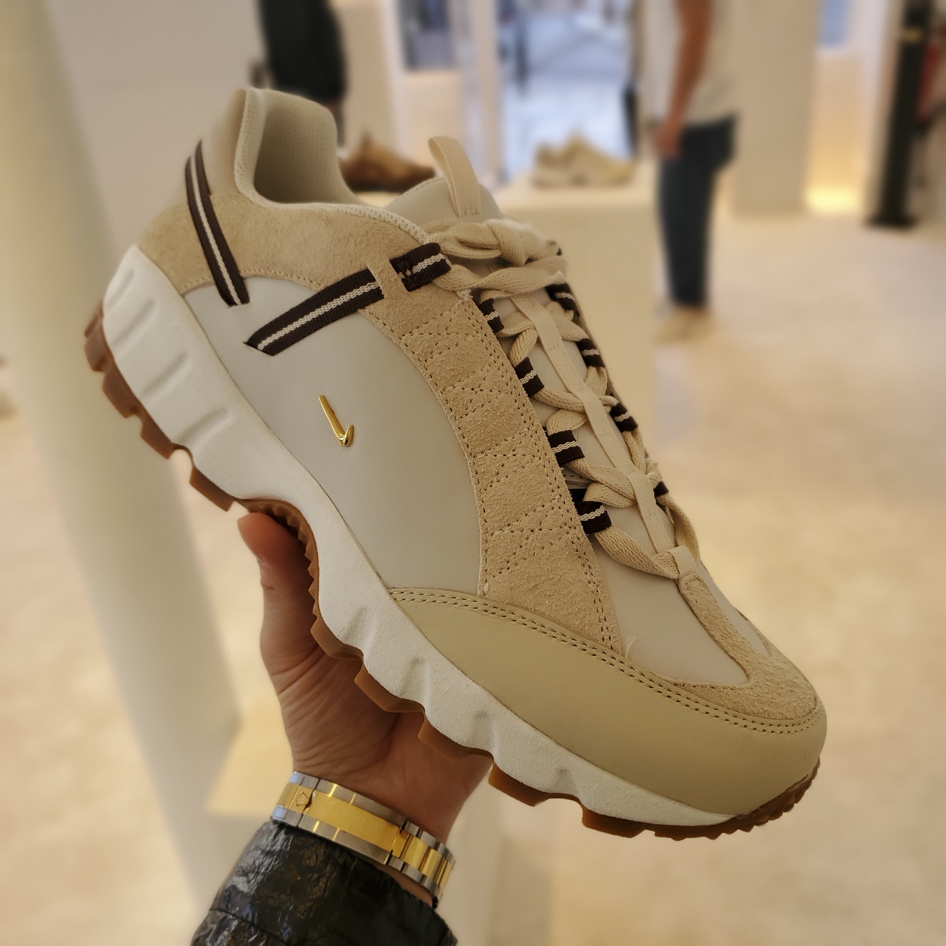 Nike x Jacquemus Air Humara LX Light Bone and Gold 착용 스타일