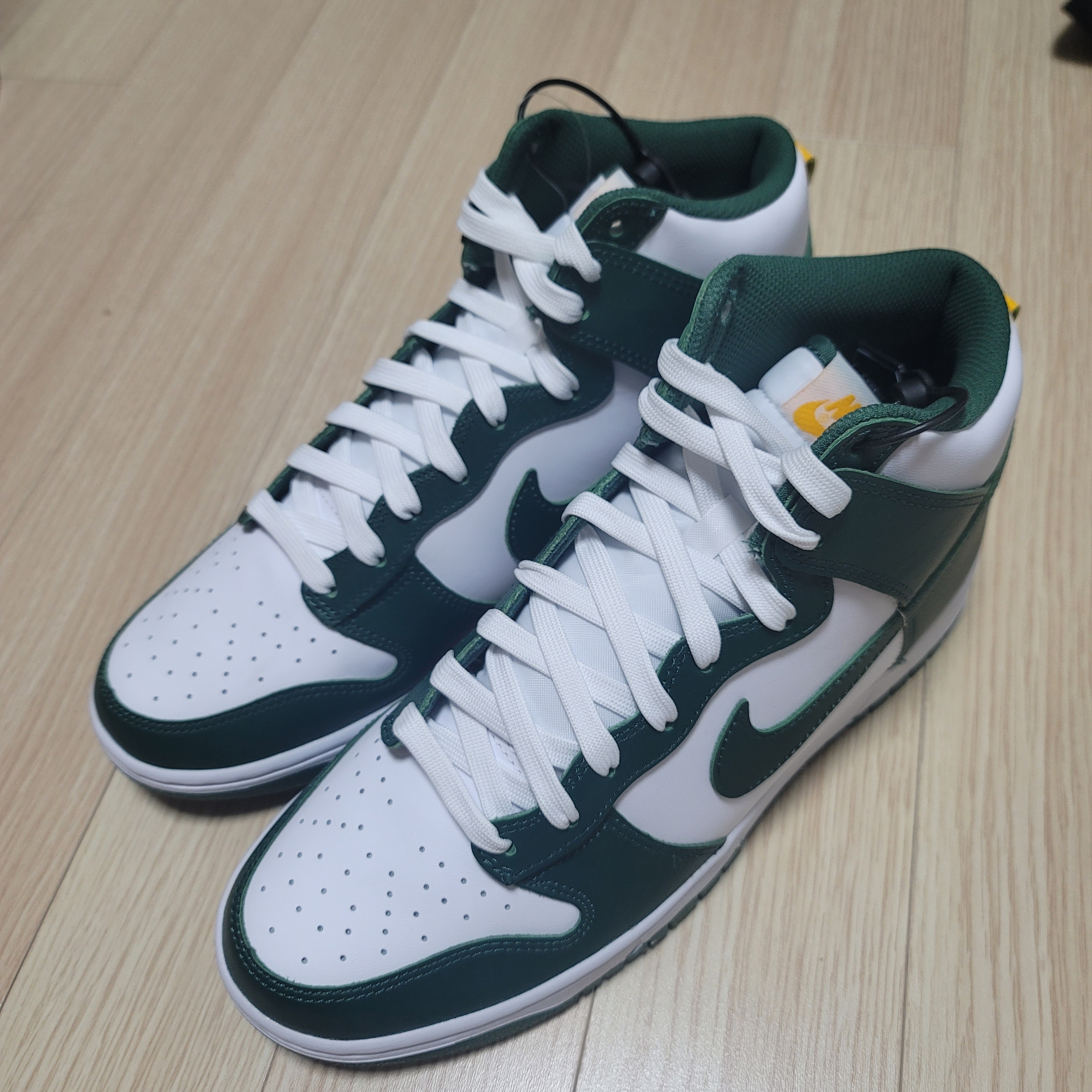 Nike Dunk High Retro Noble Green 착용 스타일
