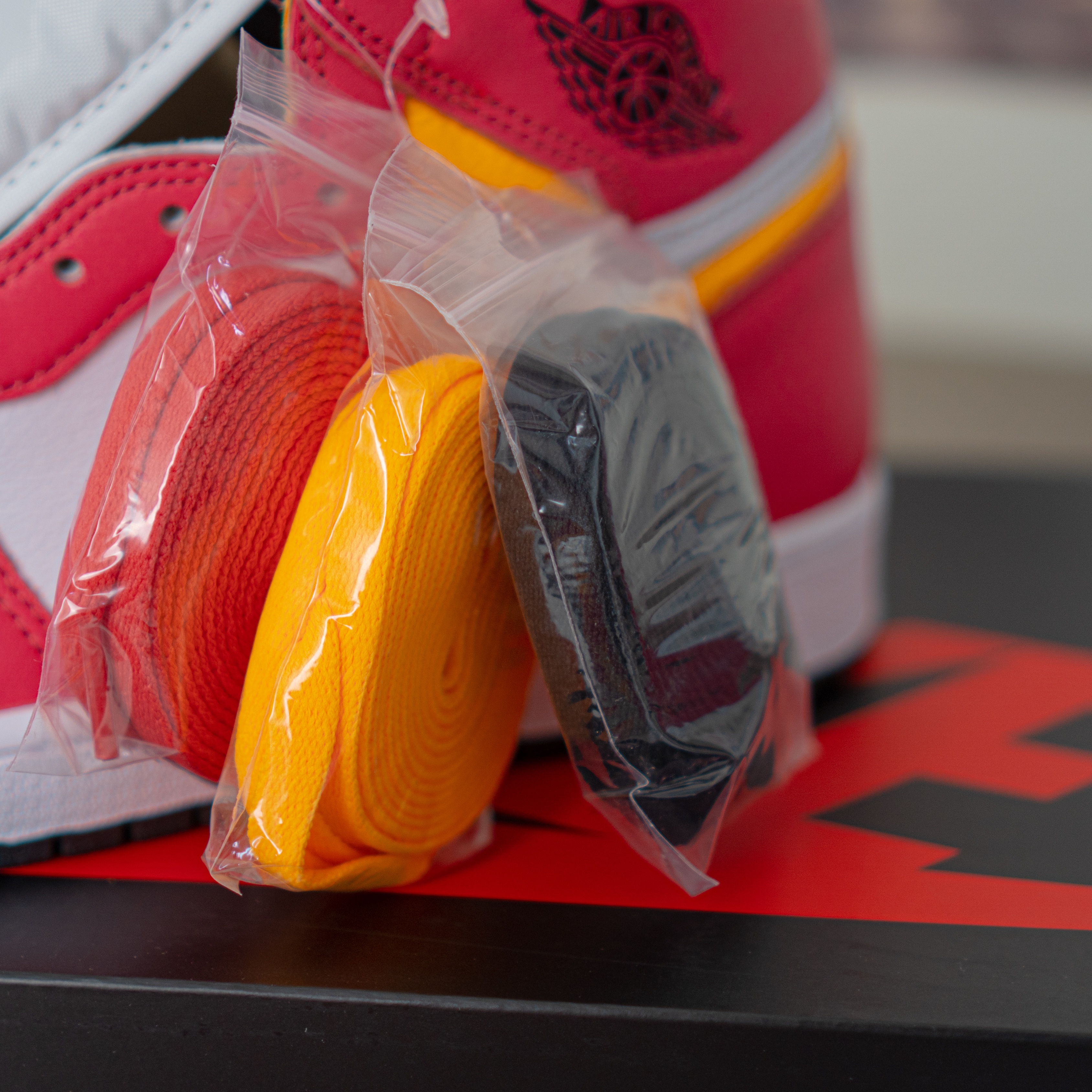 Jordan 1 Retro High OG Light Fusion Red 착용 스타일 - 5