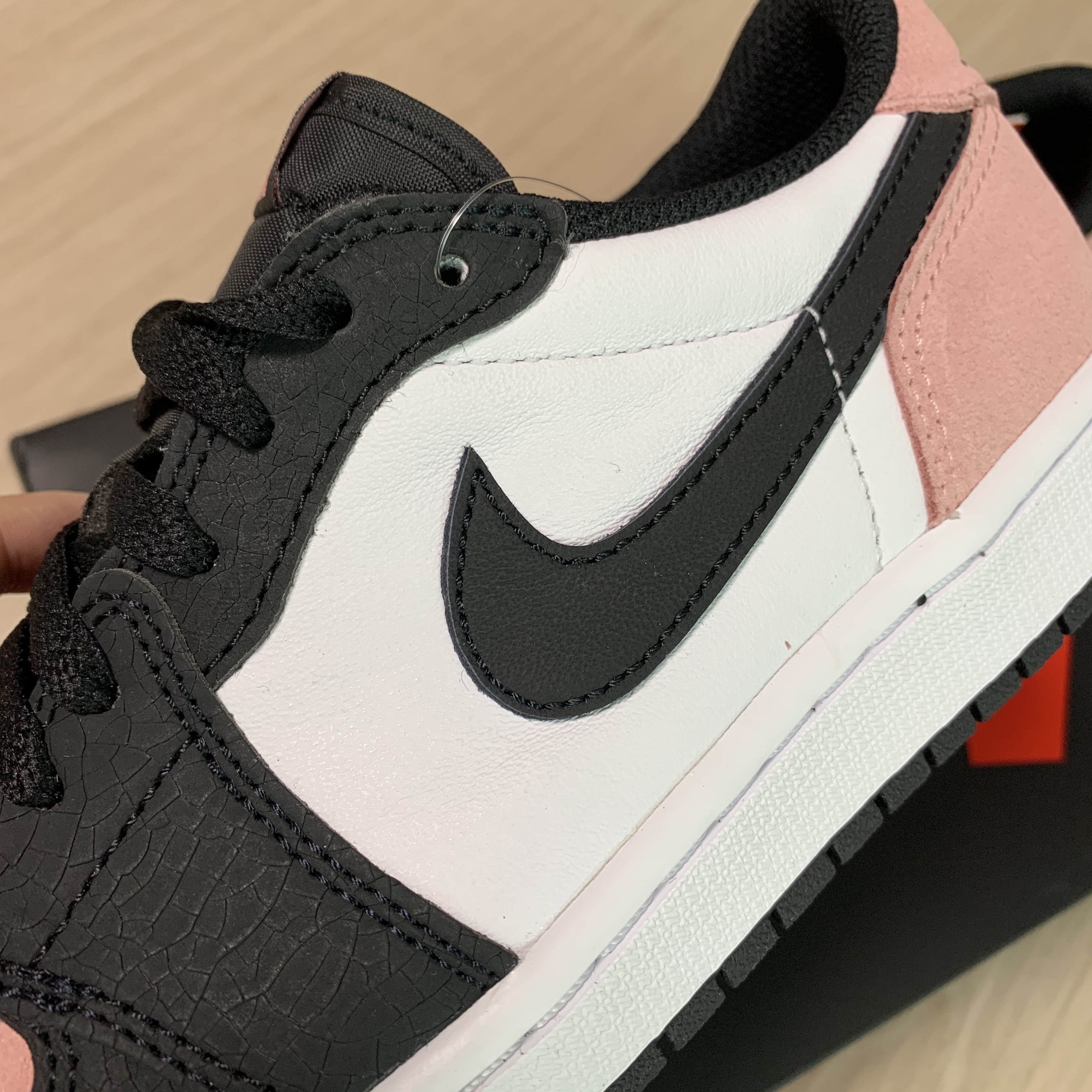 Jordan 1 Retro Low OG Bleached Coral 착용 스타일 - 2