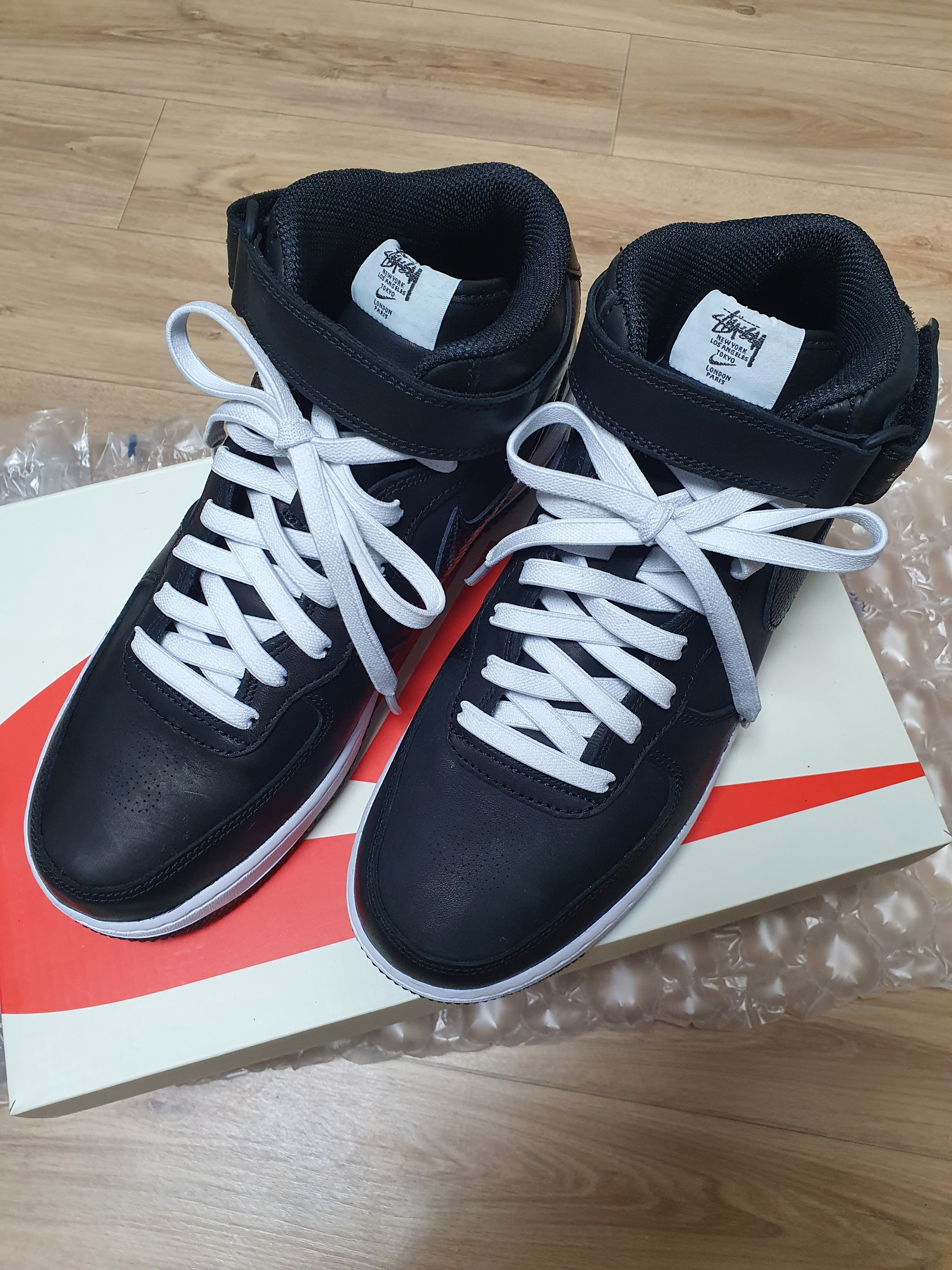 Nike x Stussy Air Force 1 '07 Mid SP Black 착용 스타일 - 4
