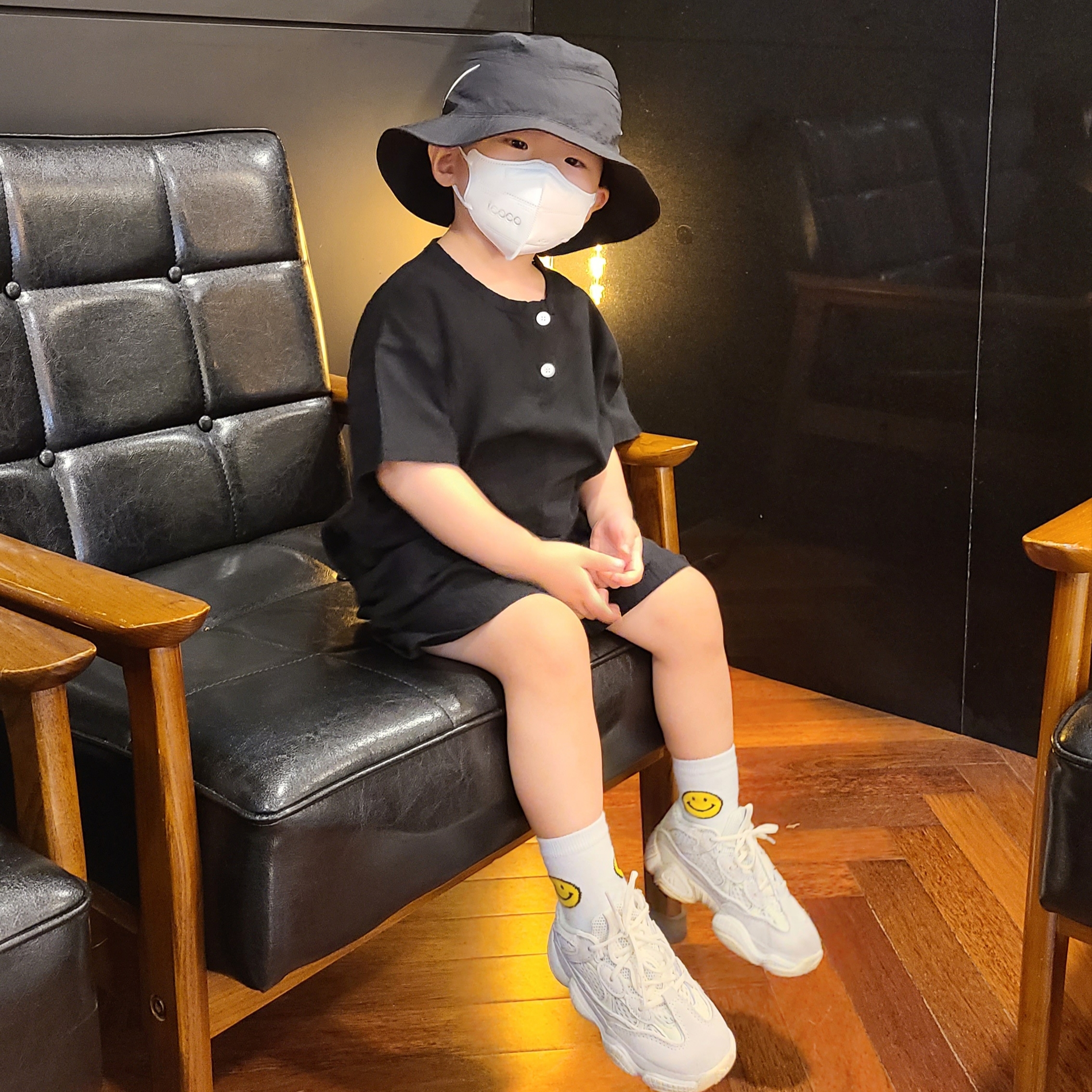 Nike x Stussy Bucket Hat Black, (Infant) Adidas Yeezy 500 Bone White 착용 스타일 - 1