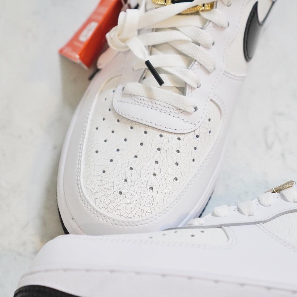 Nike Air Force 1 '07 LV8 EMB World Champions White Black 착용 스타일 - 2