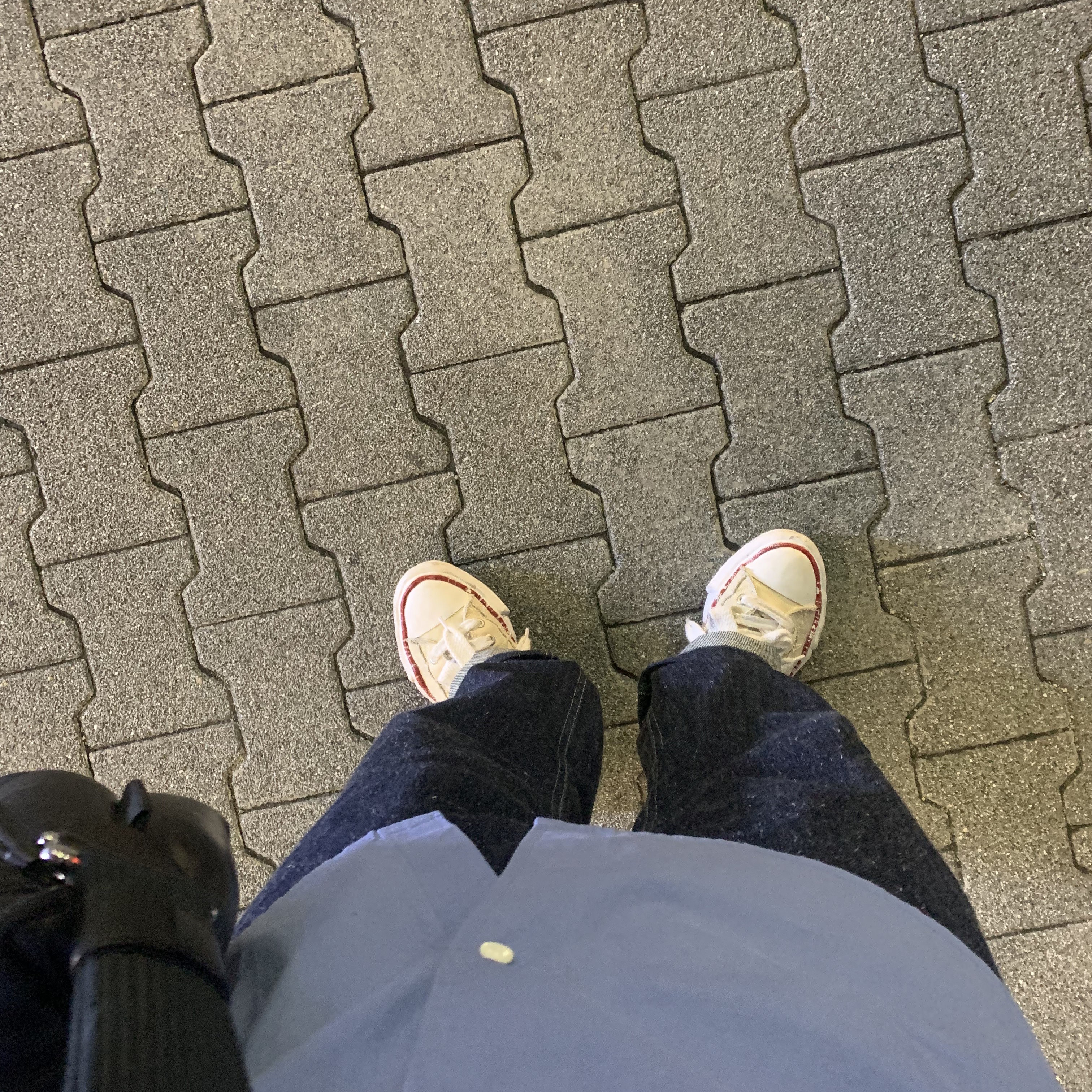 Maison Mihara Yasuhiro Peterson OG Sole Canvas Low-top Sneakers Natural, Maison Margiela Glam Slam Leather Shoulder Bag Black 착용 스타일 - 4