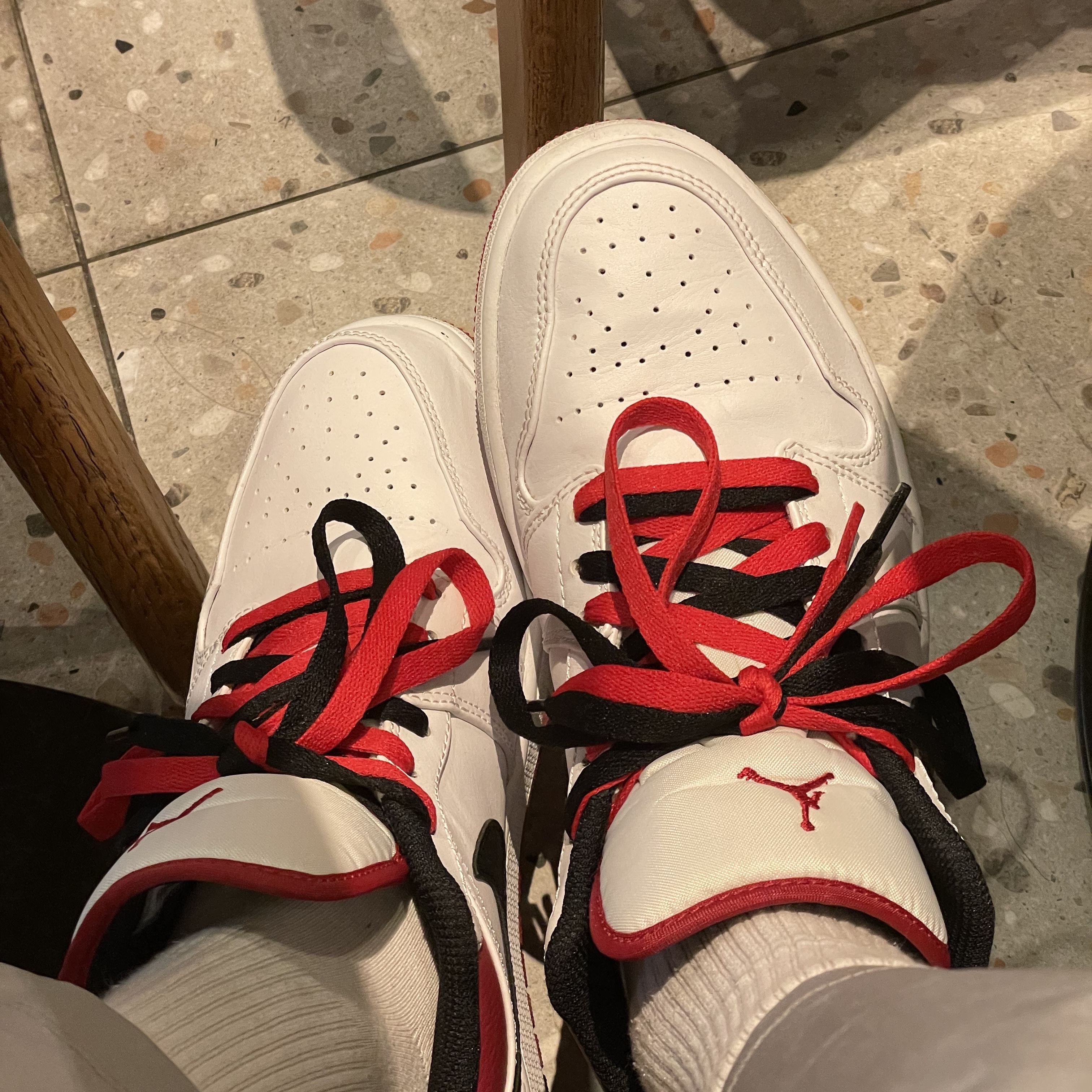 Jordan 1 Low White Red Black 착용 스타일