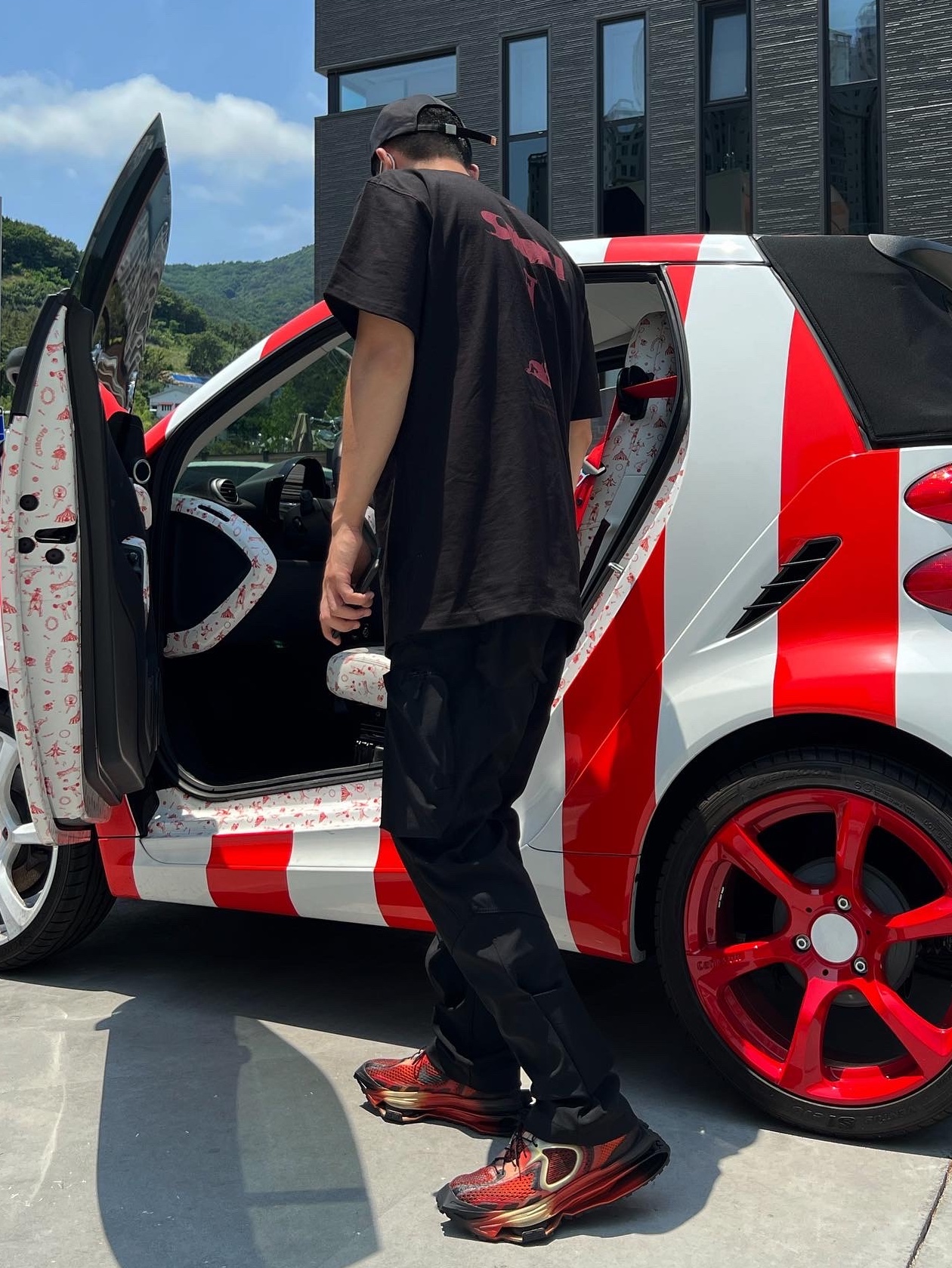 Undermycar Sioki Louisette T-Shirt Ox Blood - 22SS, Undermycar Bucky Multi Pocket Dynamic Pants Rookie Black - 22SS 착용 스타일