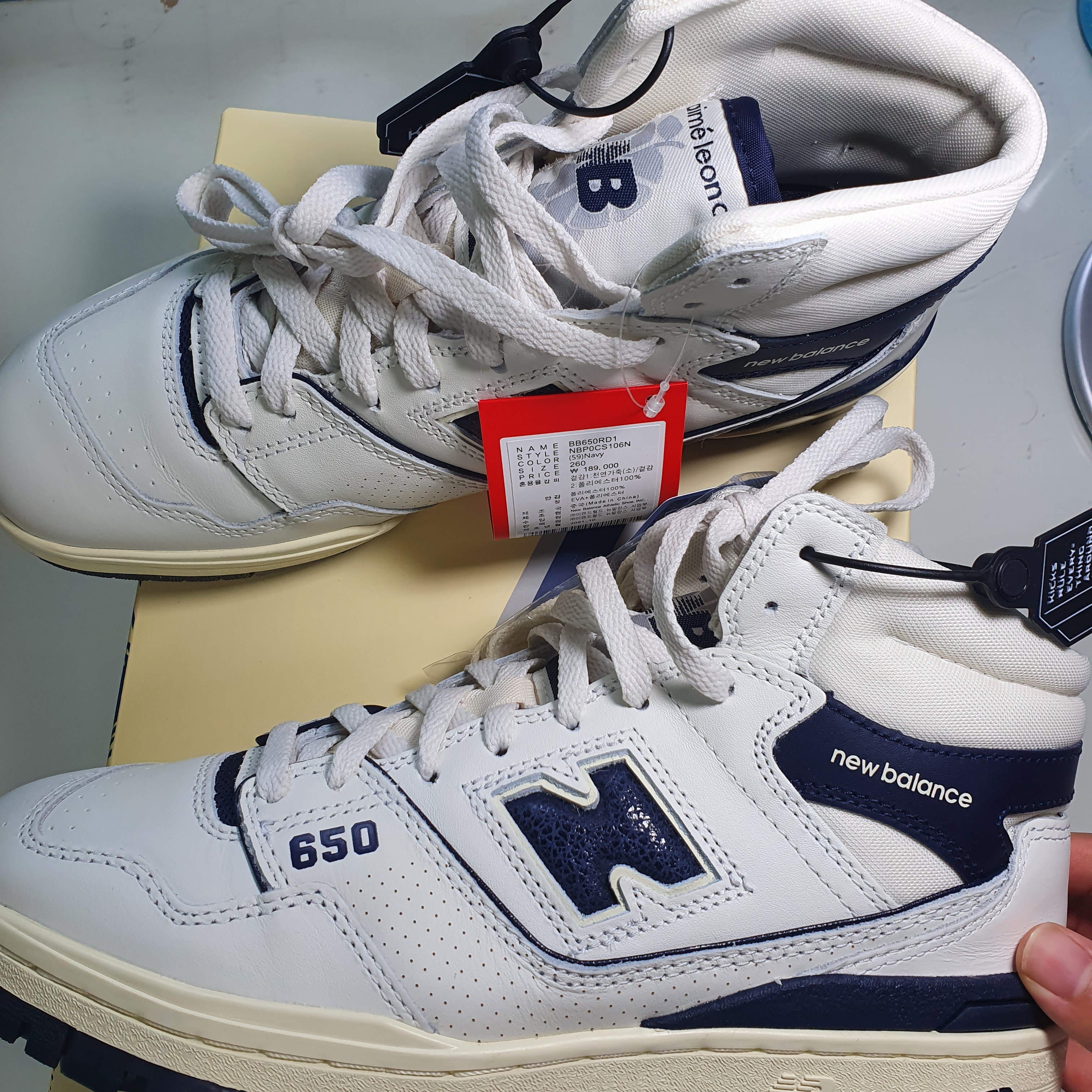 New Balance x Aime Leon Dore 650R White Navy 착용 스타일 - 2