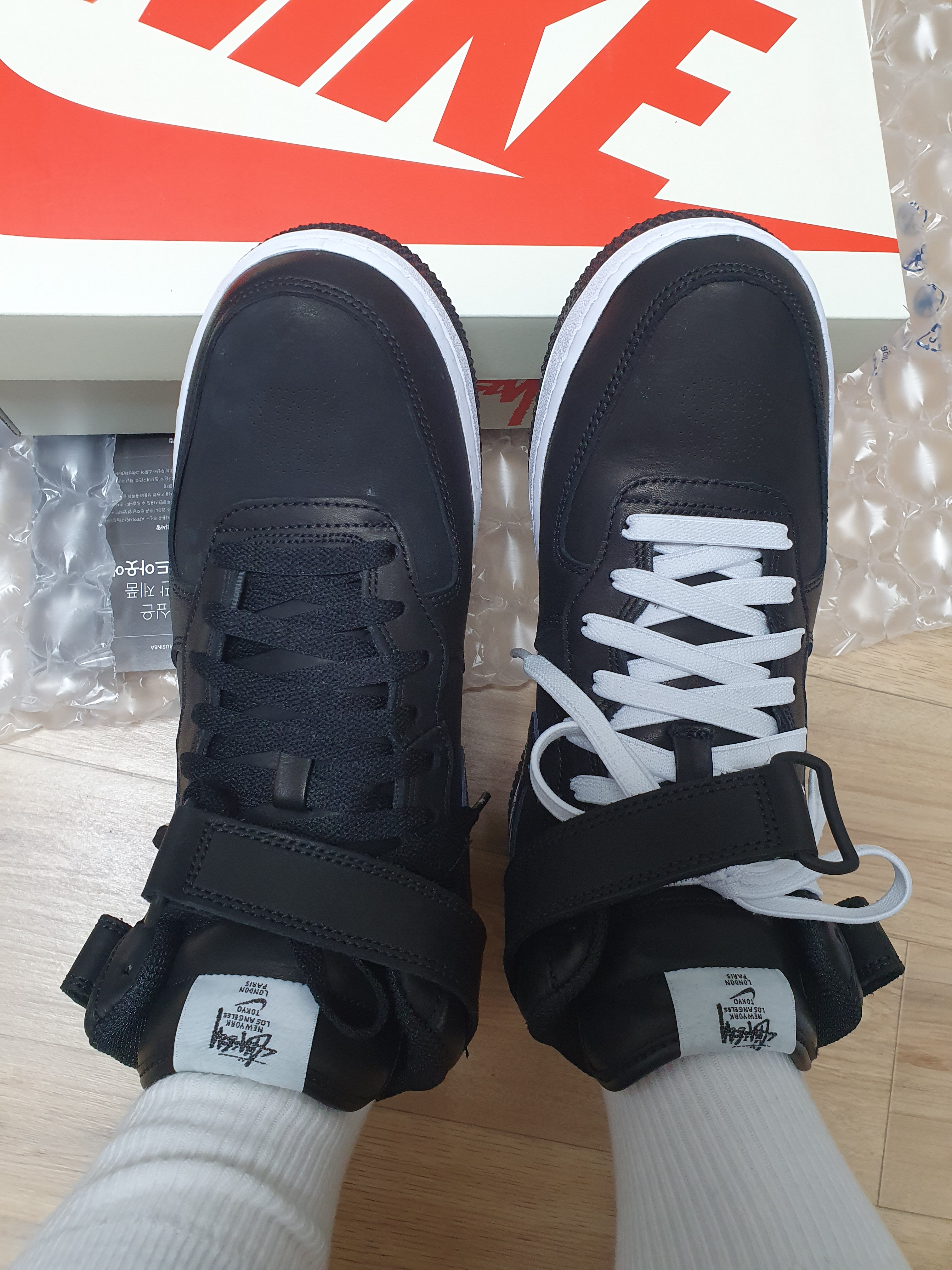 Nike x Stussy Air Force 1 '07 Mid SP Black 착용 스타일 - 1