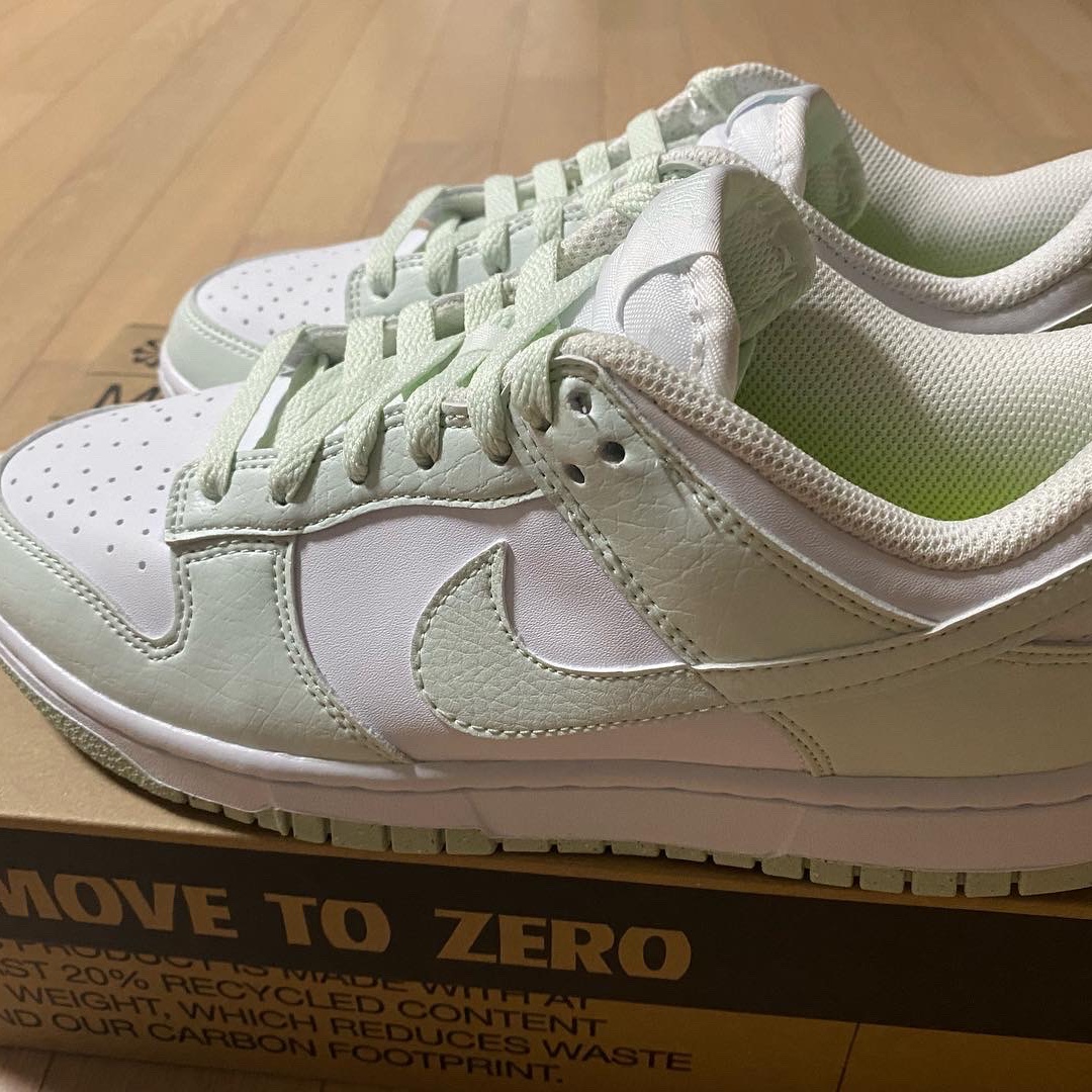 (W) Nike Dunk Low Next Nature Barely Green and White 착용 스타일 - 3