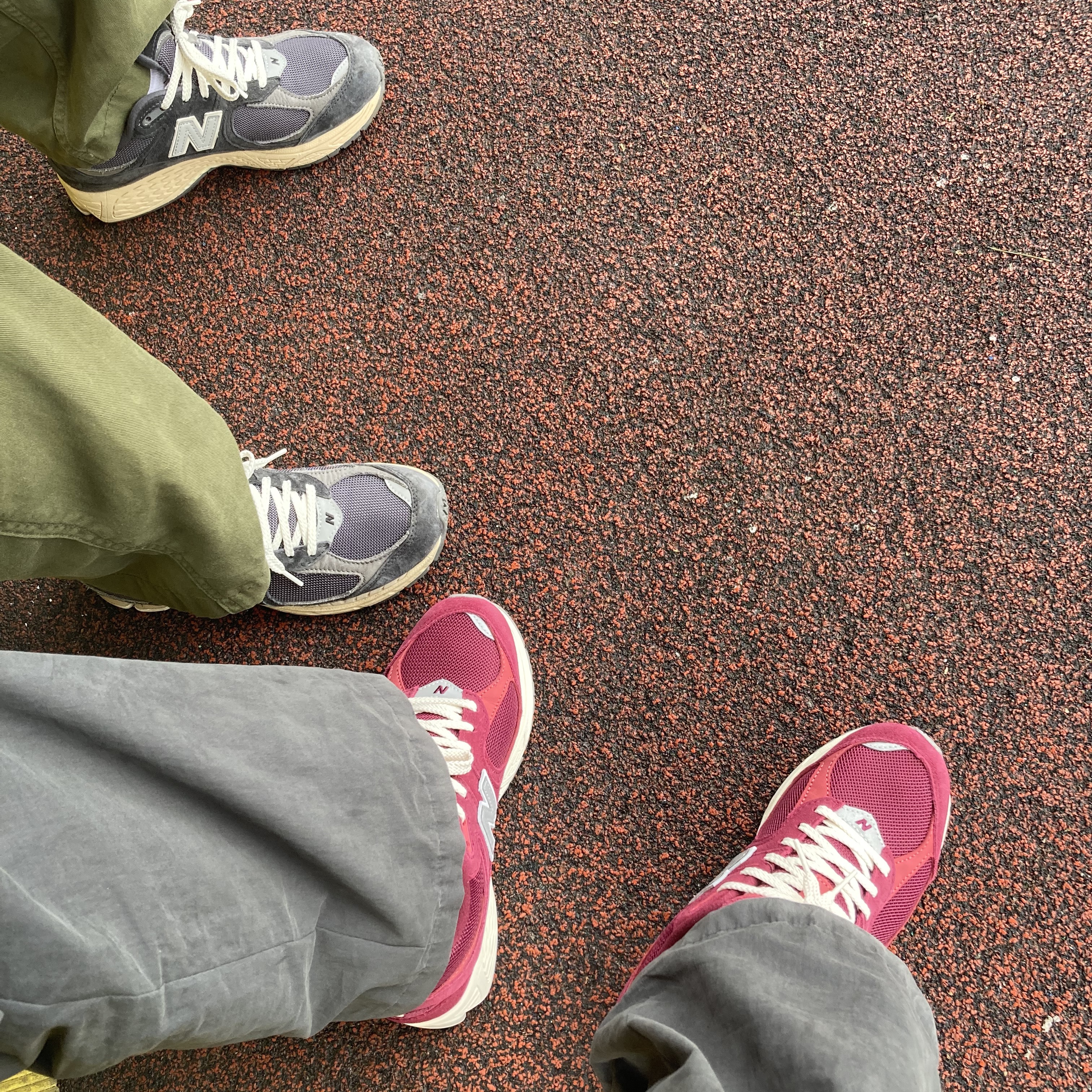 New Balance 2002R Special Vintage Black Grey, New Balance 2002R Garnet 착용 스타일