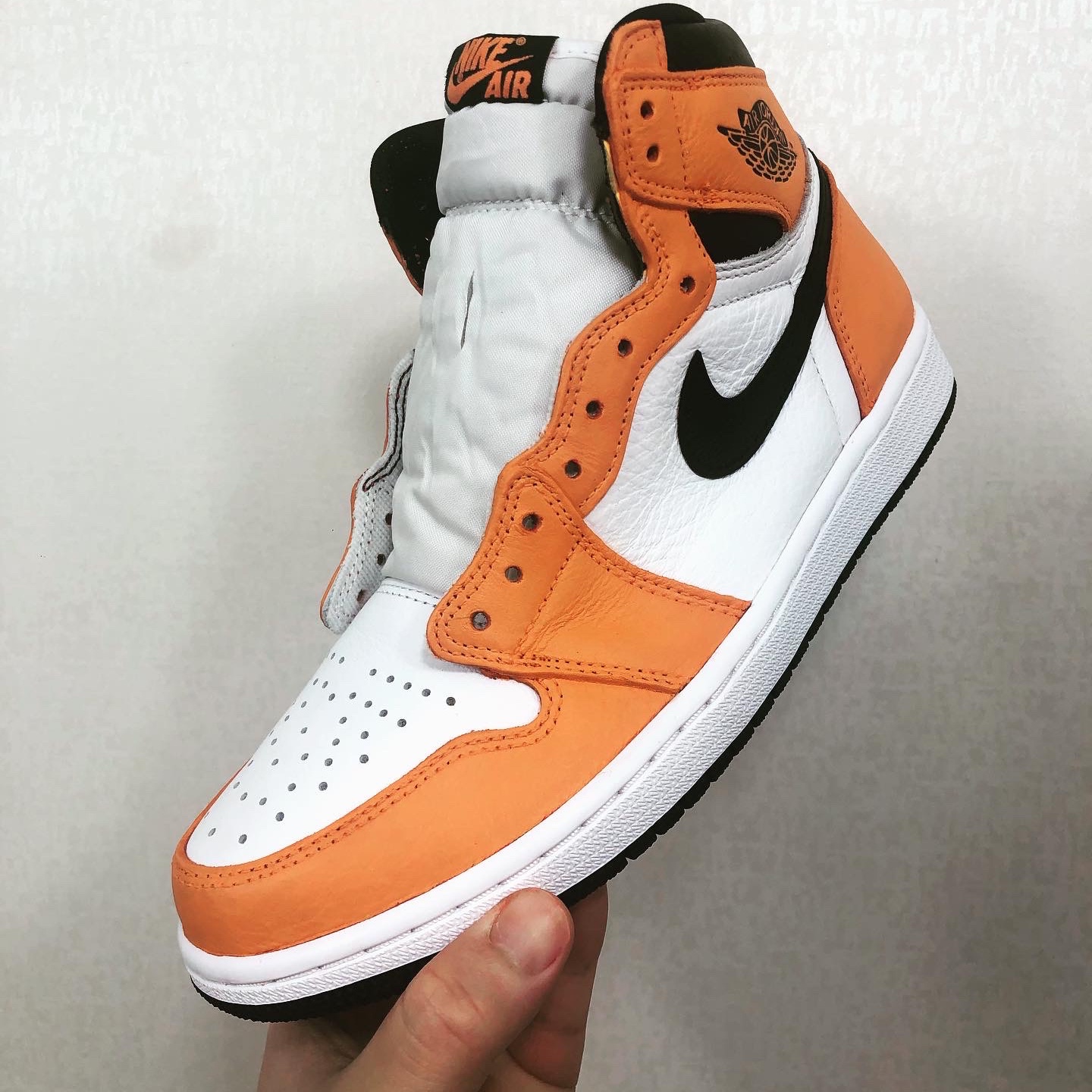 Jordan 1 Retro High OG Light Fusion Red 착용 스타일