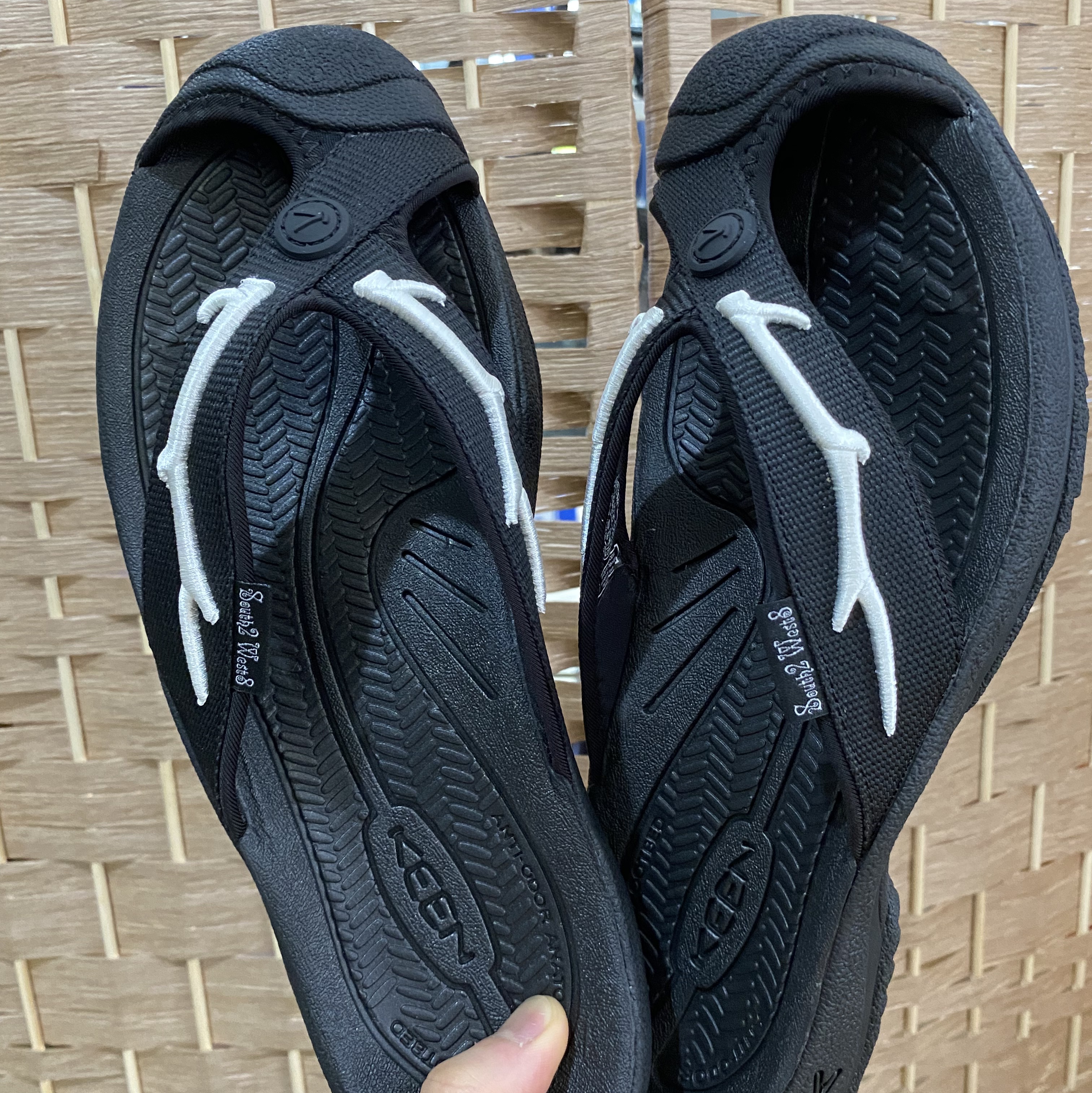 Keen x South2 West8 Waimea H2 Deer Horn Embossed 착용 스타일