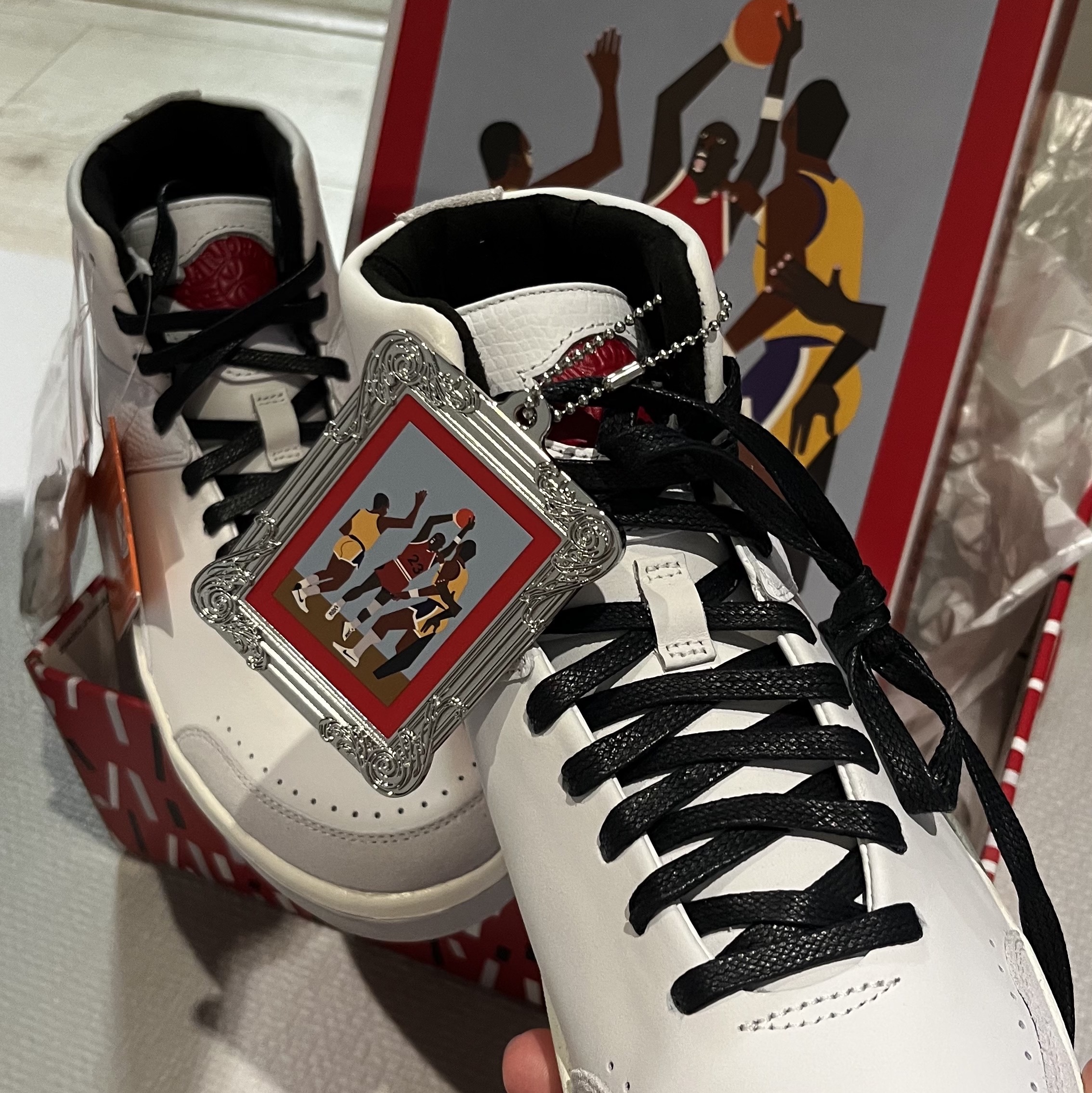 (W) Jordan 2 x Nina Chanel Abney Retro SE White and Gym Red 착용 스타일 - 2