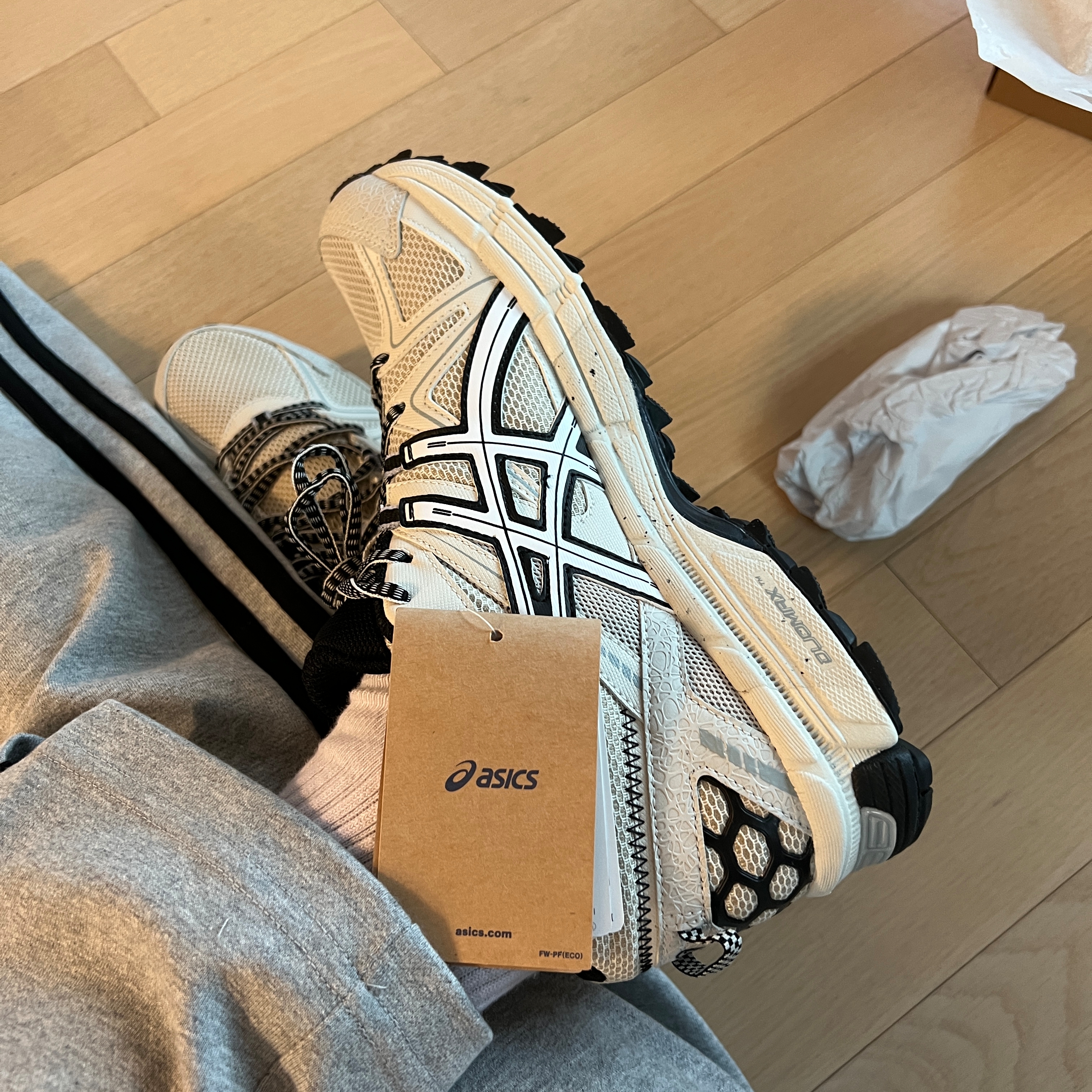 Asics Gel-Kahana 8 Khaki 착용 스타일