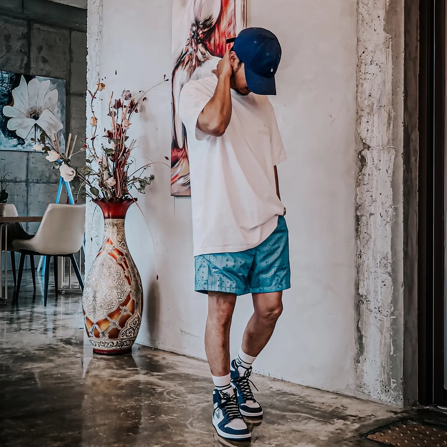 Jordan 1 Retro High OG CO.JP Midnight Navy, IAB Studio x Ottogi Mayonnaise 50th Anniversary T-Shirt White 착용 스타일 - 1