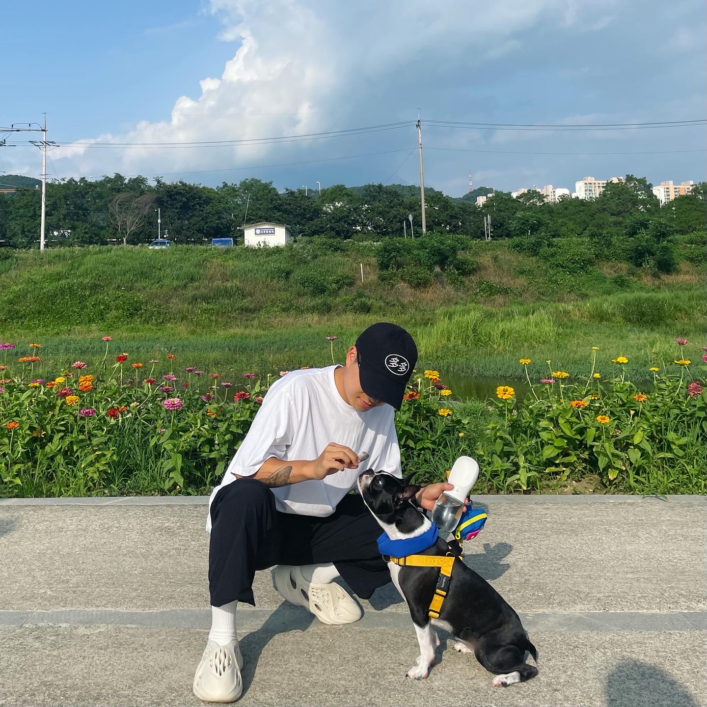 Dada Student Cap Black, Adidas Yeezy Foam RNNR Sand 착용 스타일 - 2