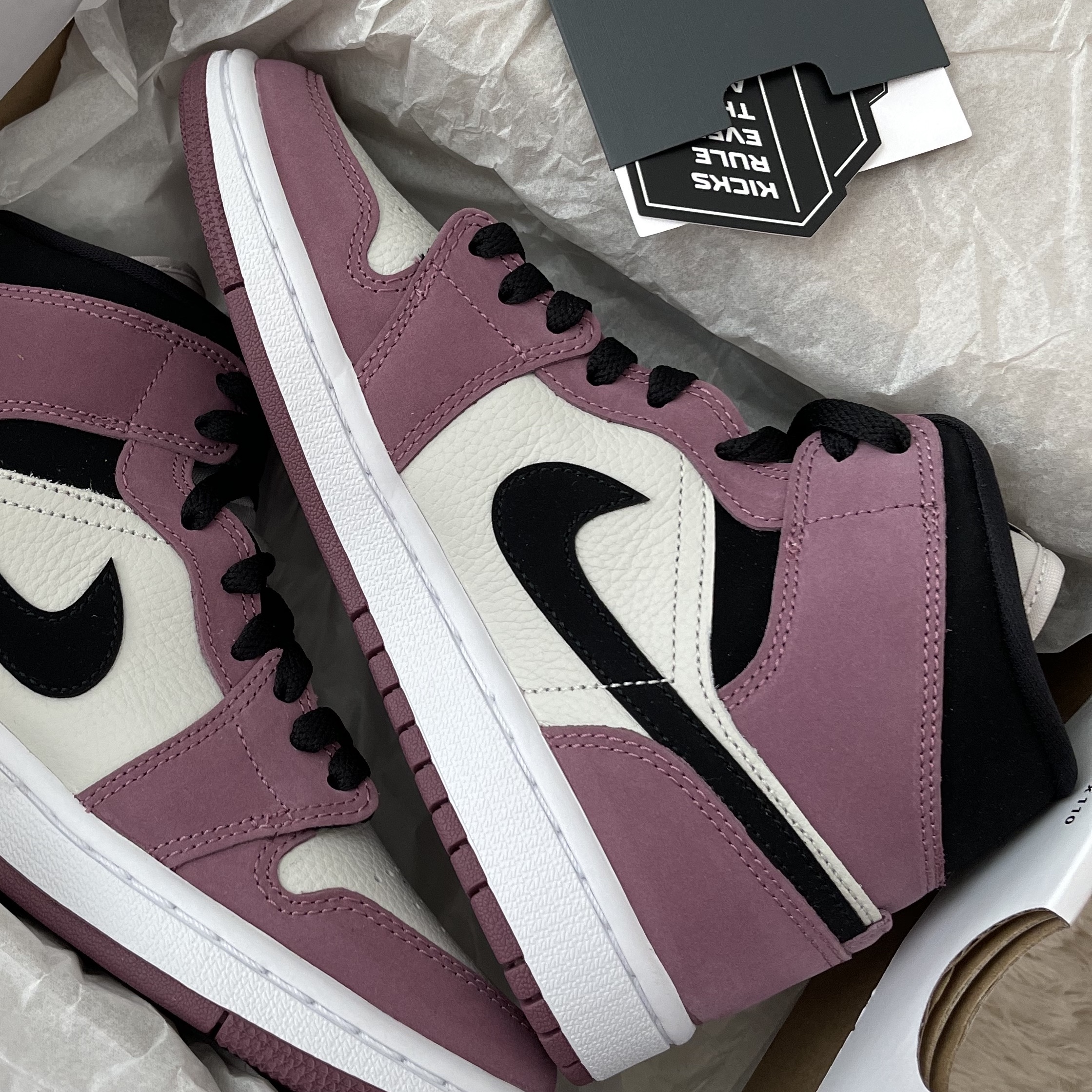 (W) Jordan 1 Mid SE Light Mulberry 착용 스타일 - 2