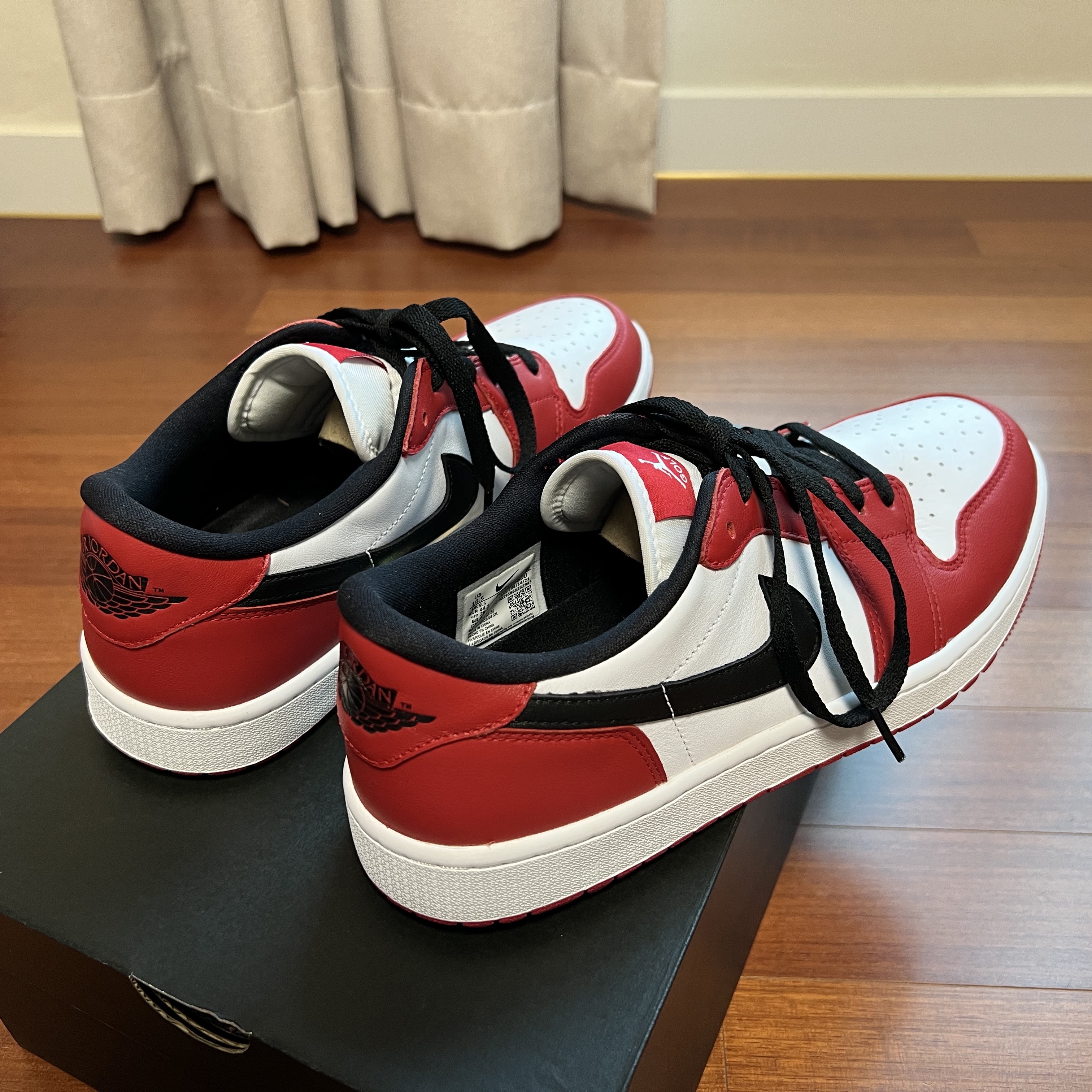 Jordan 1 Low Golf Chicago 착용 스타일 - 4