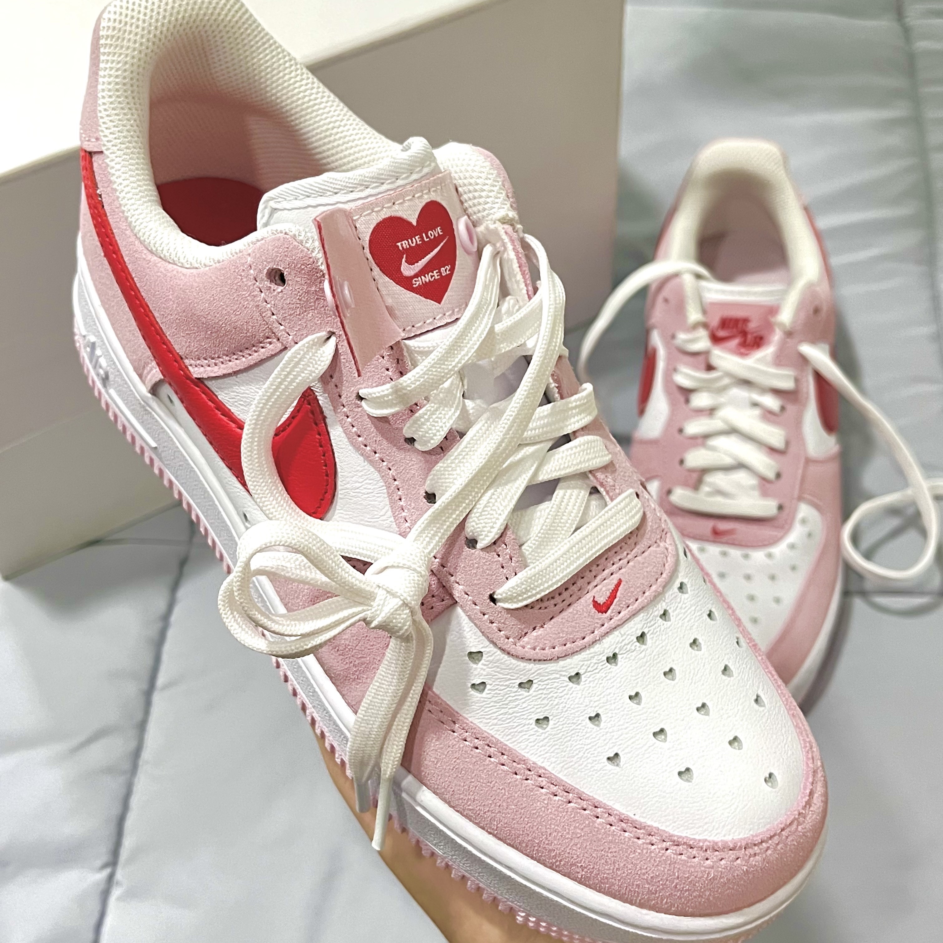 Nike Air Force 1 '07 QS Valentine's Day 착용 스타일