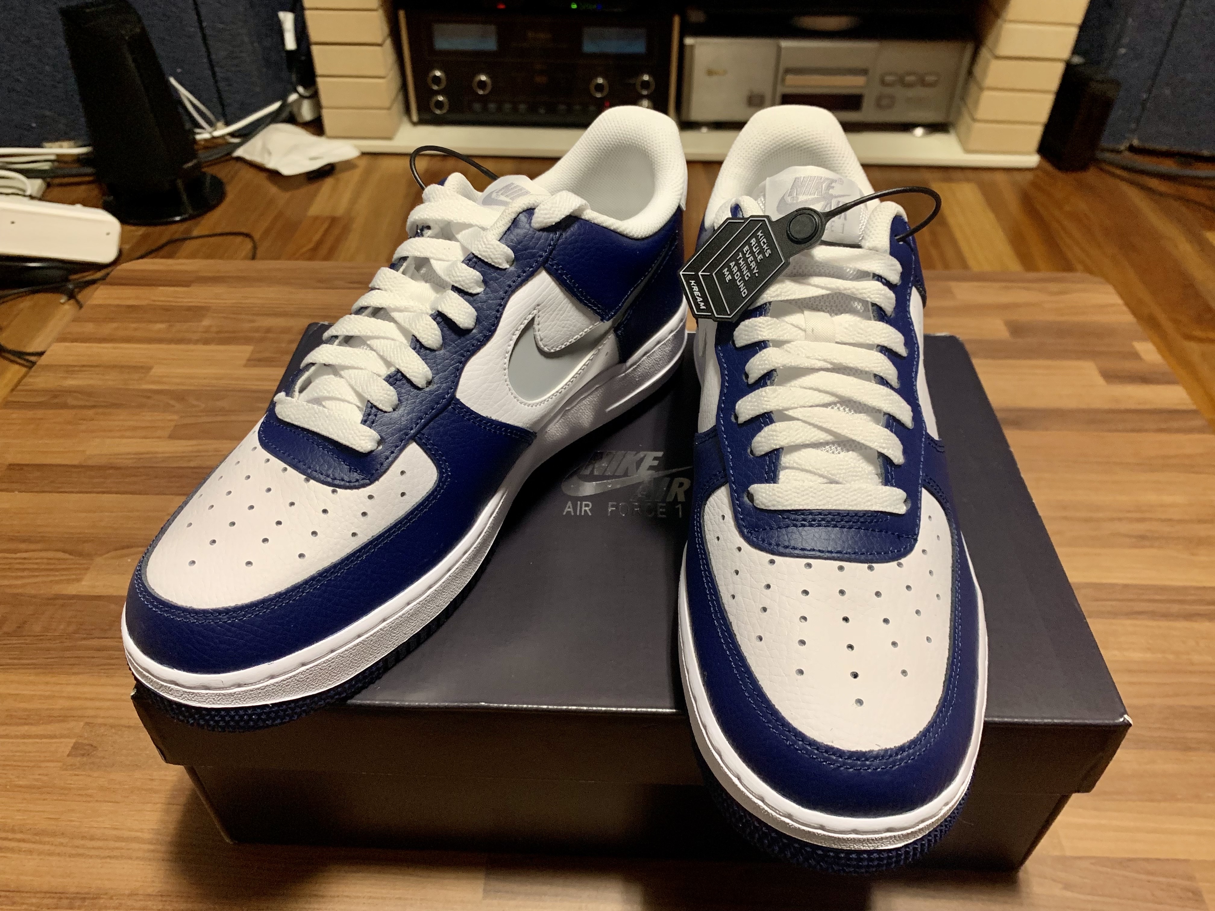 Nike Air Force 1 '07 Cut Out Swoosh Midnight Navy 착용 스타일 - 1