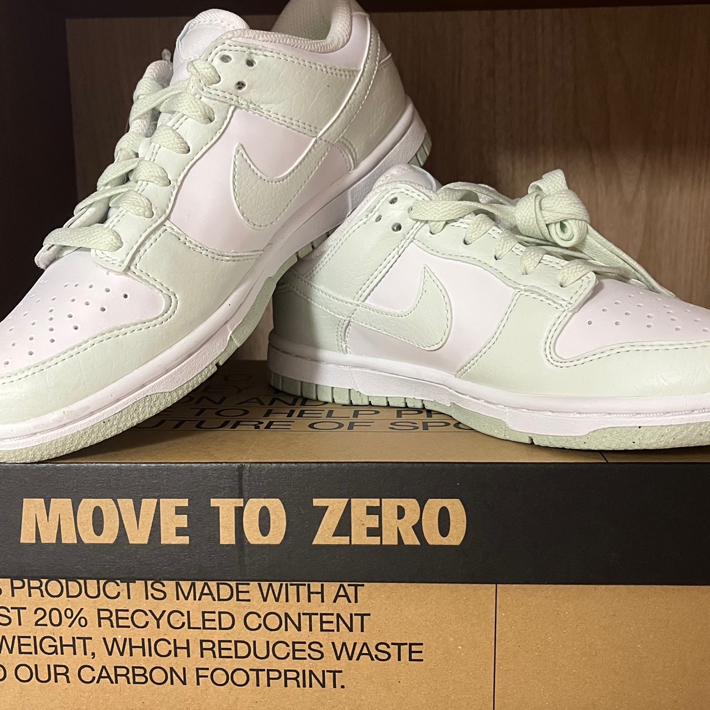 (W) Nike Dunk Low Next Nature Barely Green and White 착용 스타일 - 2