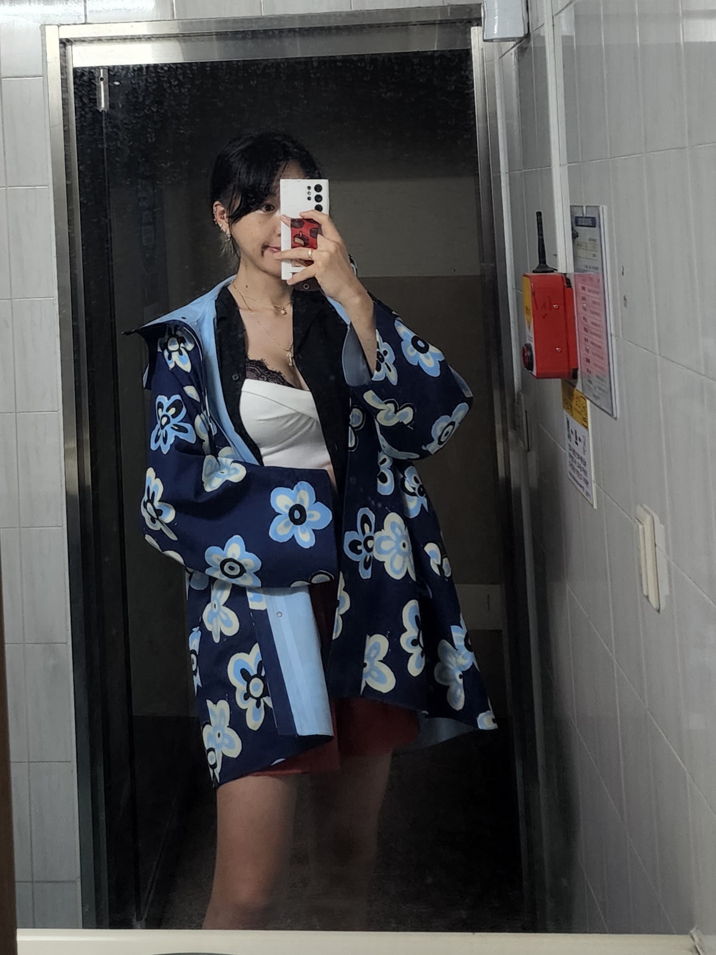 (W) Uniqlo x Marni Blocktech Printed Oversized Half Coat Blue 착용 스타일 - 2